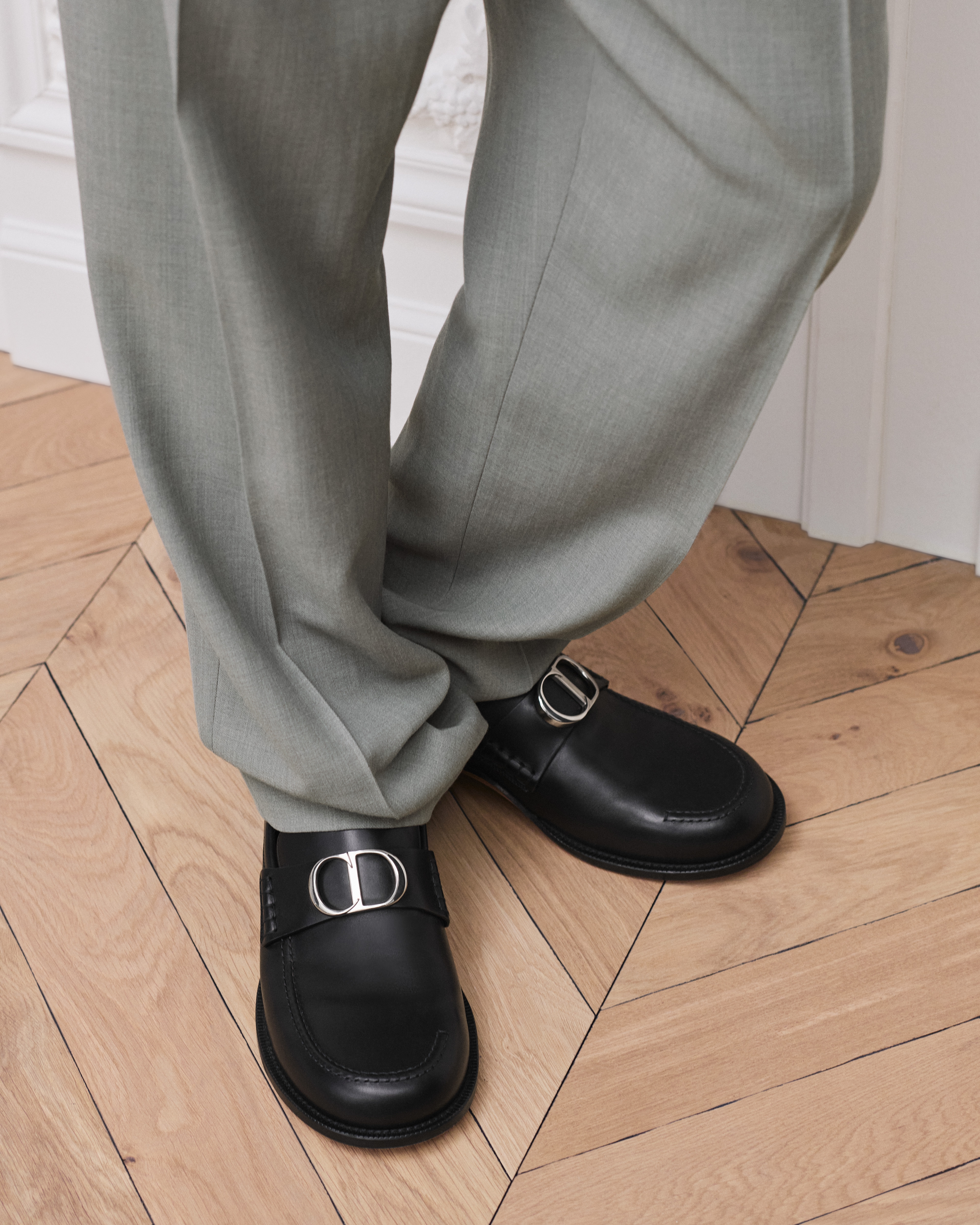 look_image_alt_prefix 卷边褶裥裤 灰色绵羊毛混纺斜纹面料 E16