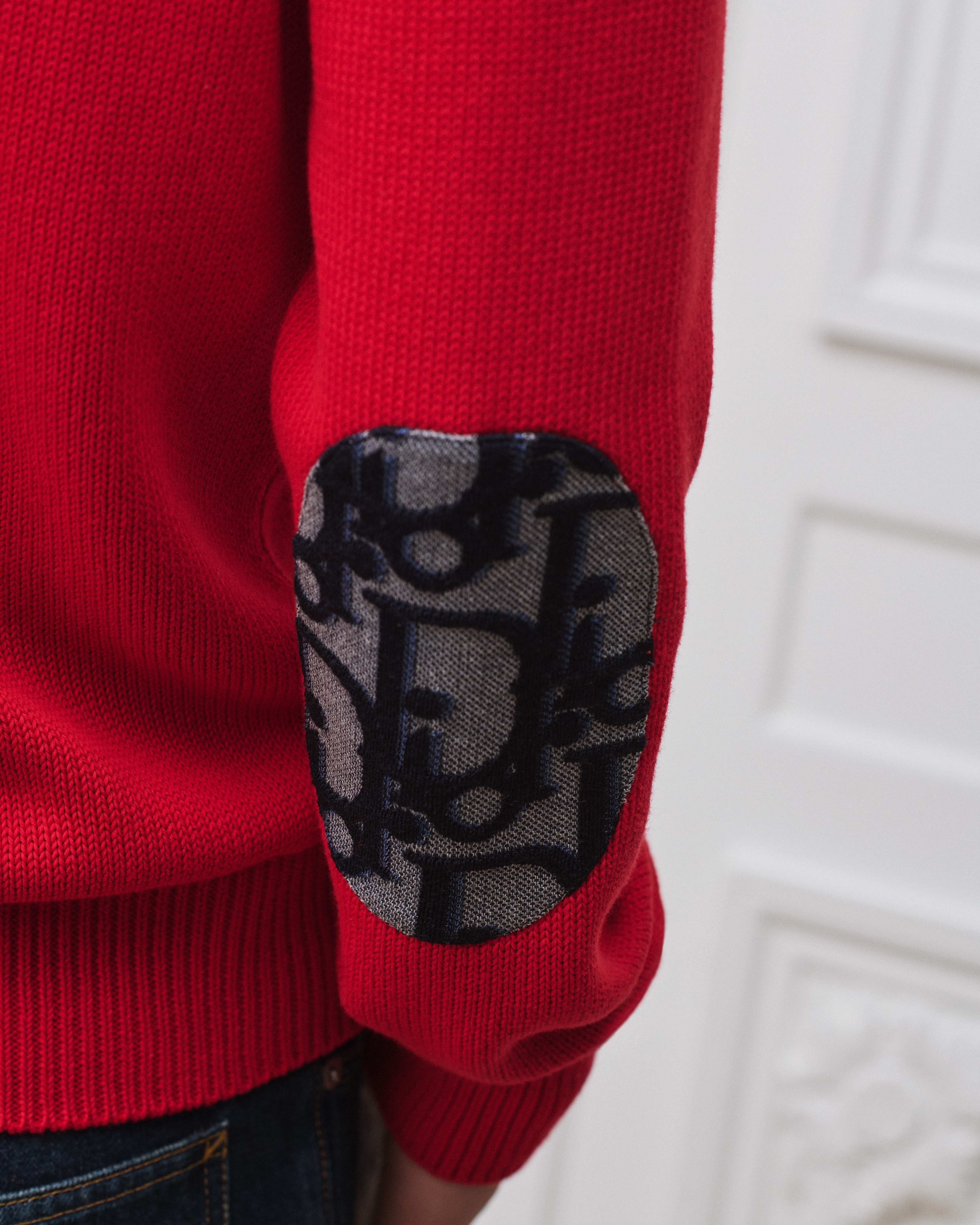 look_image_alt_prefix 针织衫 红色棉质平纹针织面料 Oblique 印花 E11