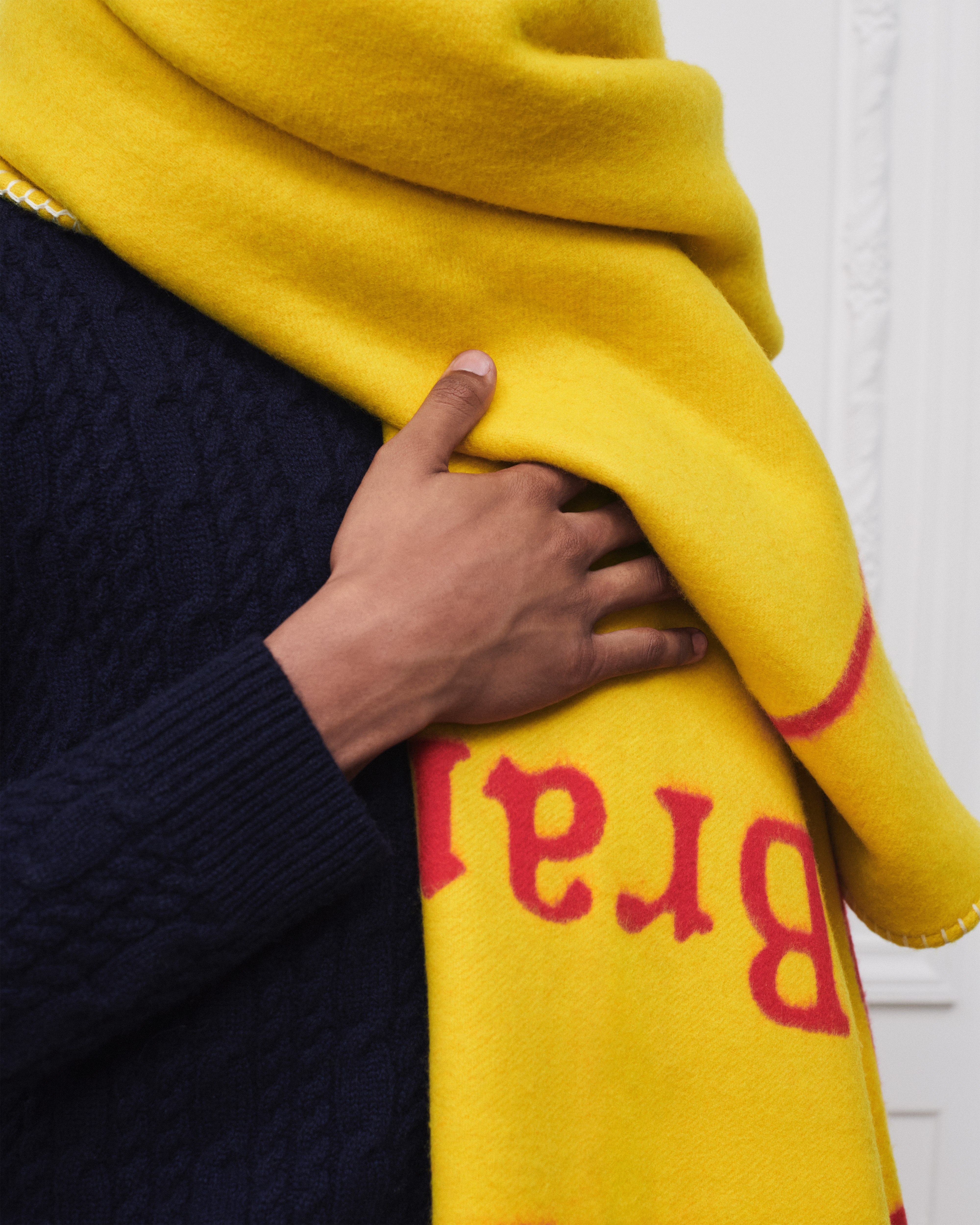 look_image_alt_prefix 织毯 黄色和红色山羊绒面料 E33