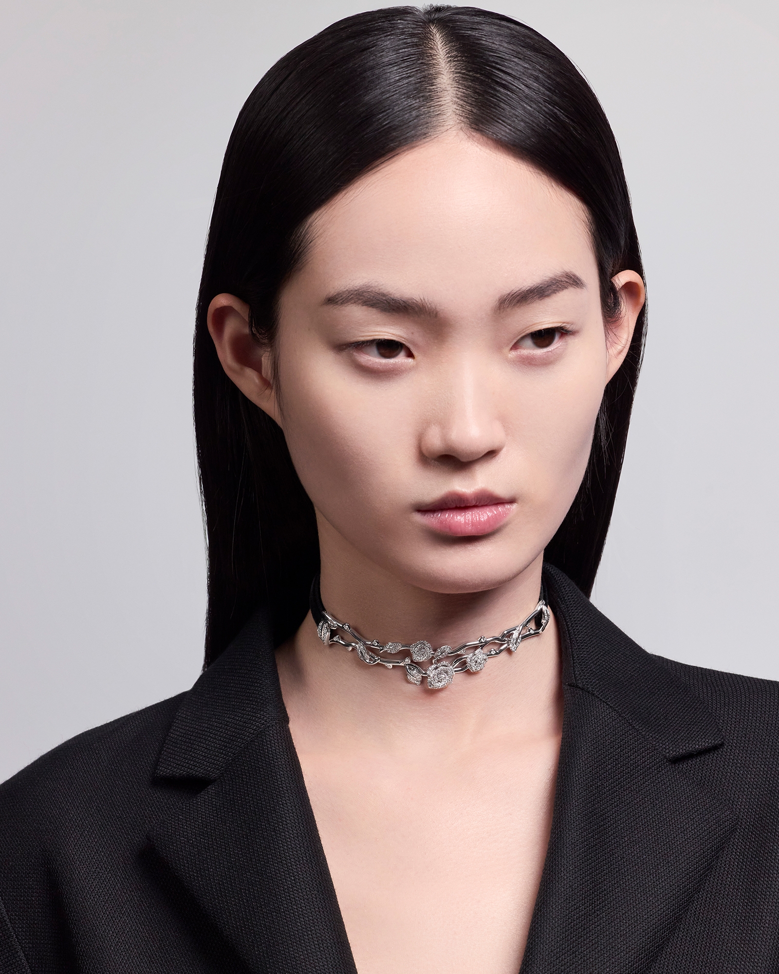 look_image_alt_prefix Rose Dior Bagatelle 短项链 白色 18K 金和钻石 E01