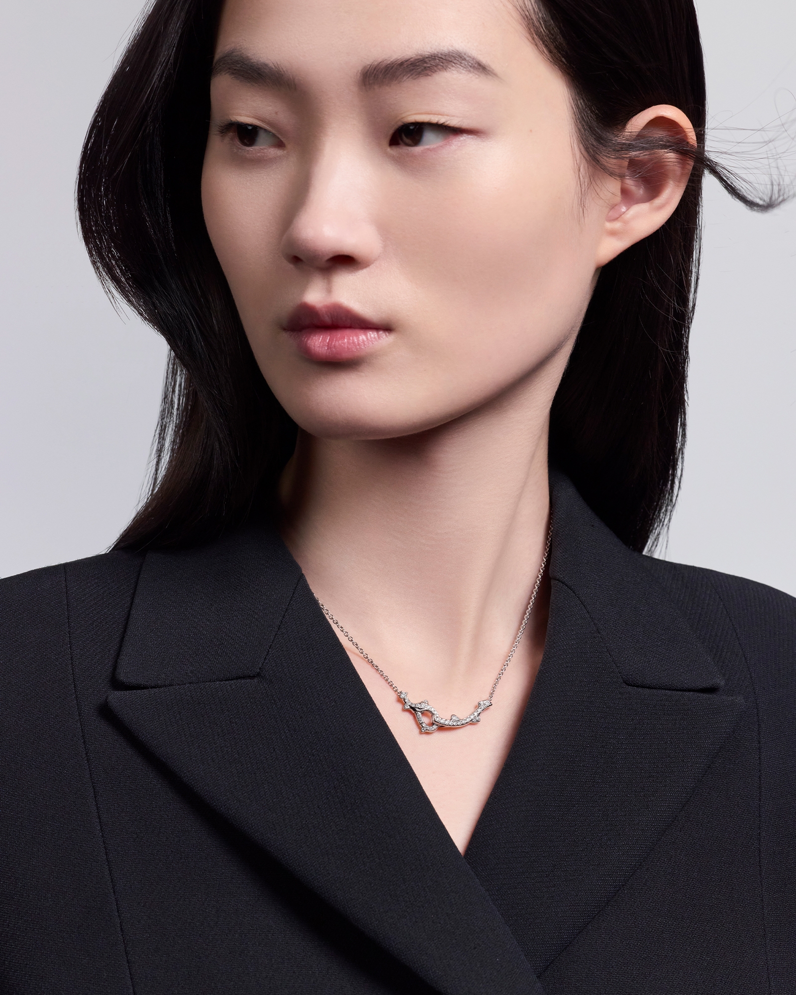 Bois de Rose 项链 白色 18K 金和钻石 E01