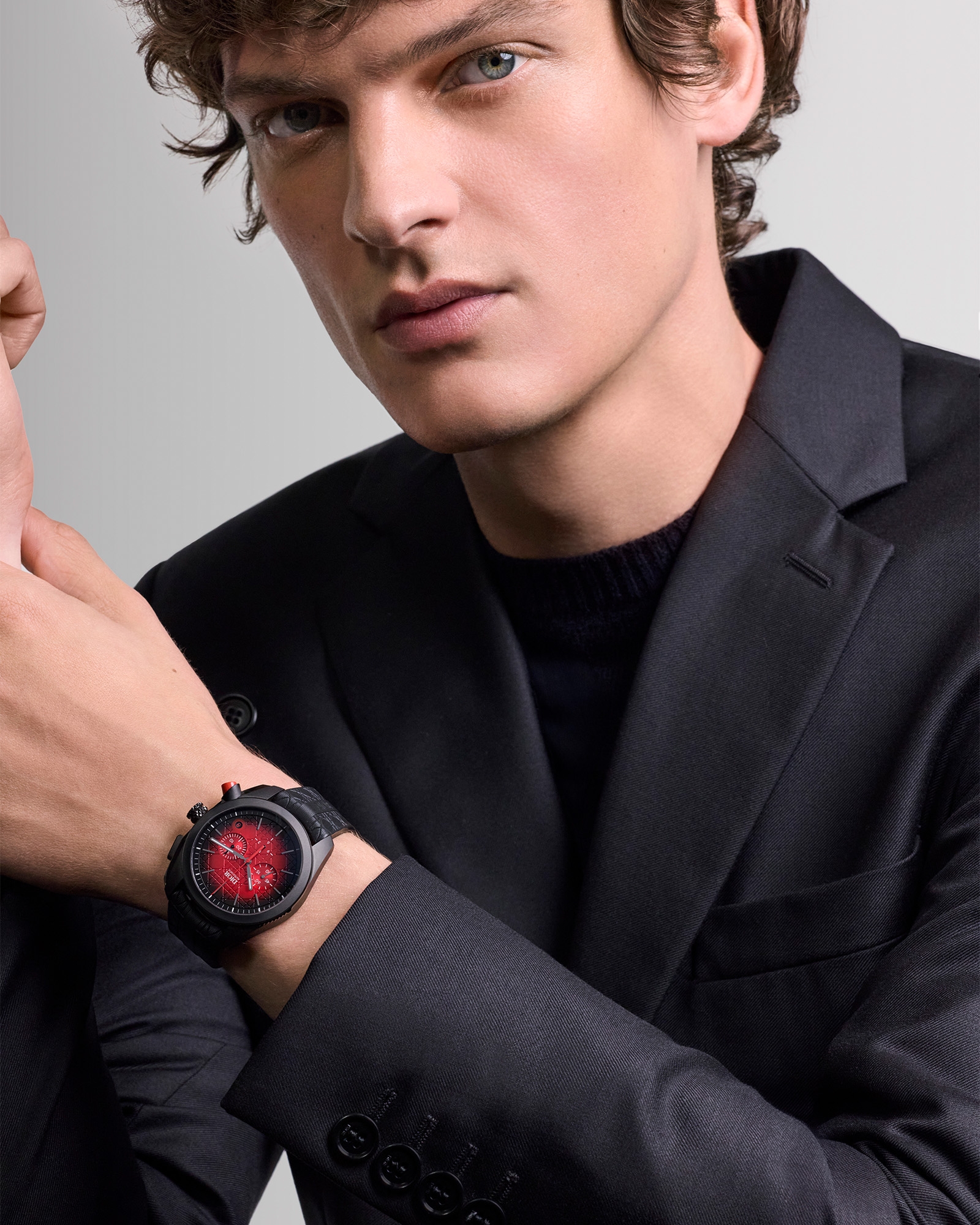 Chiffre Rouge 计时码表 直径 41 毫米，自动上链，黑色哑光钢质 E01