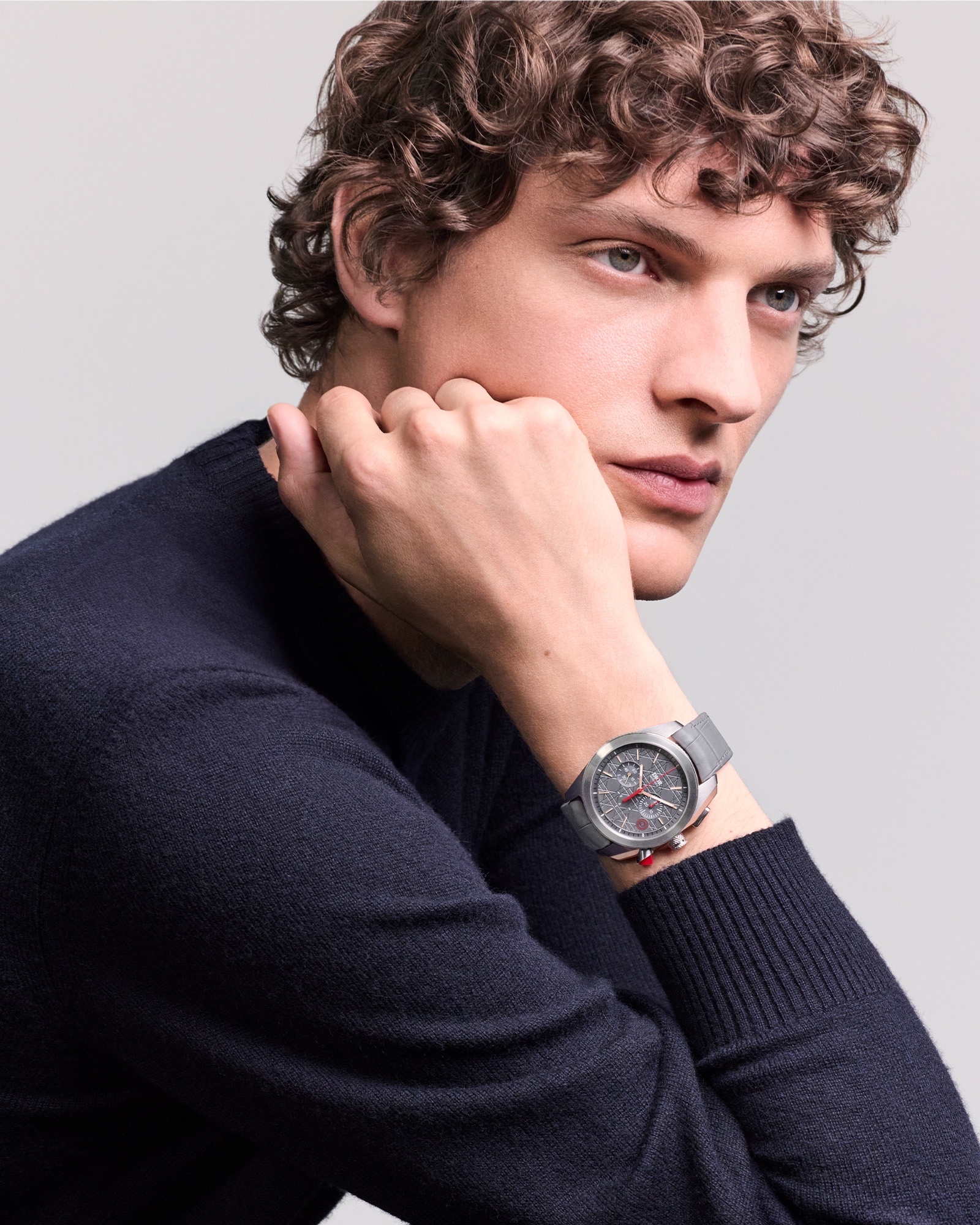 look_image_alt_prefix Chiffre Rouge 计时码表 直径 41 毫米，自动上链，钢、玫瑰色 18K 金保护边框 E01