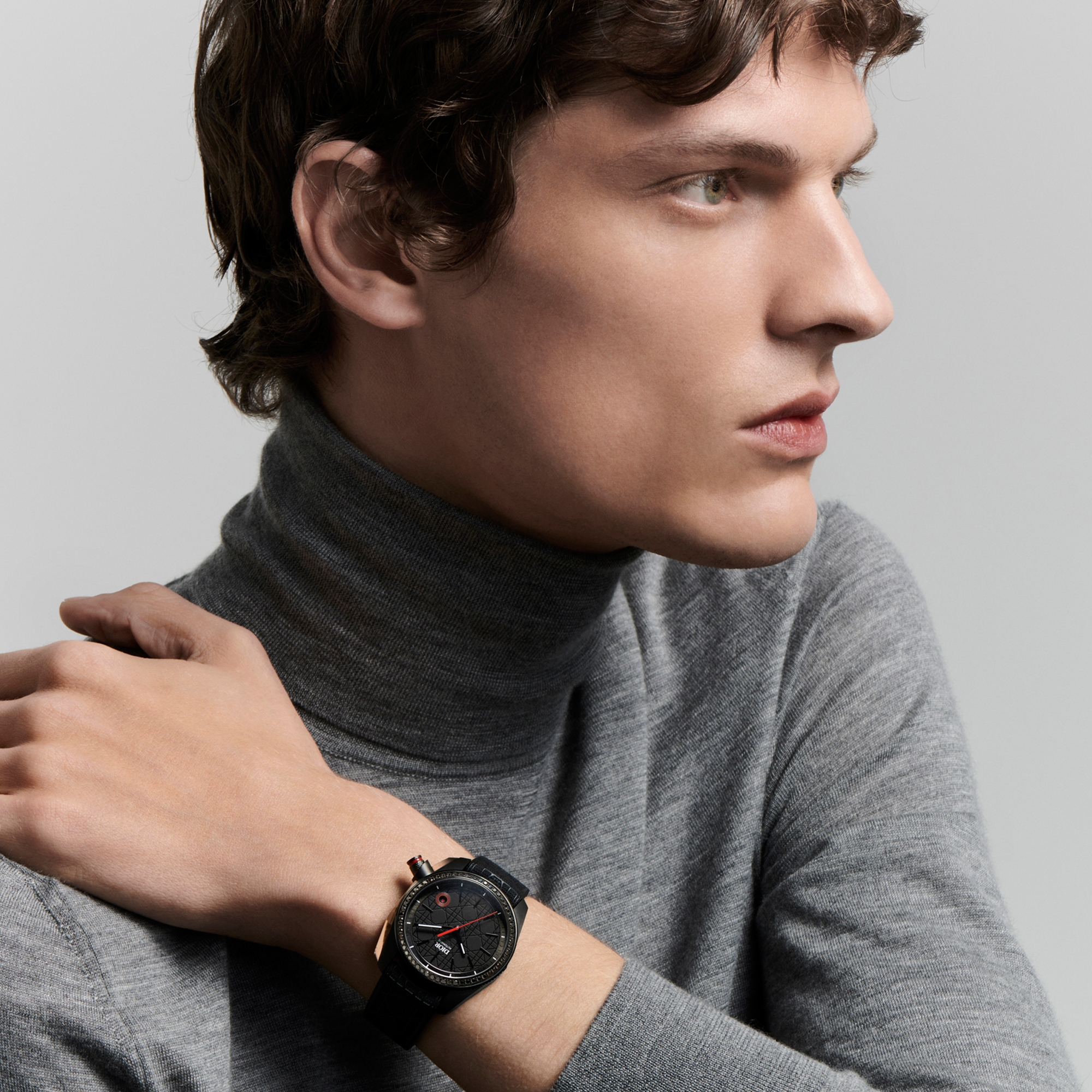 Chiffre Rouge 黑色哑光腕表（配钻石） 直径 38 毫米，自动上链，黑色哑光钢质，玫瑰金色，黑色钻石 E01