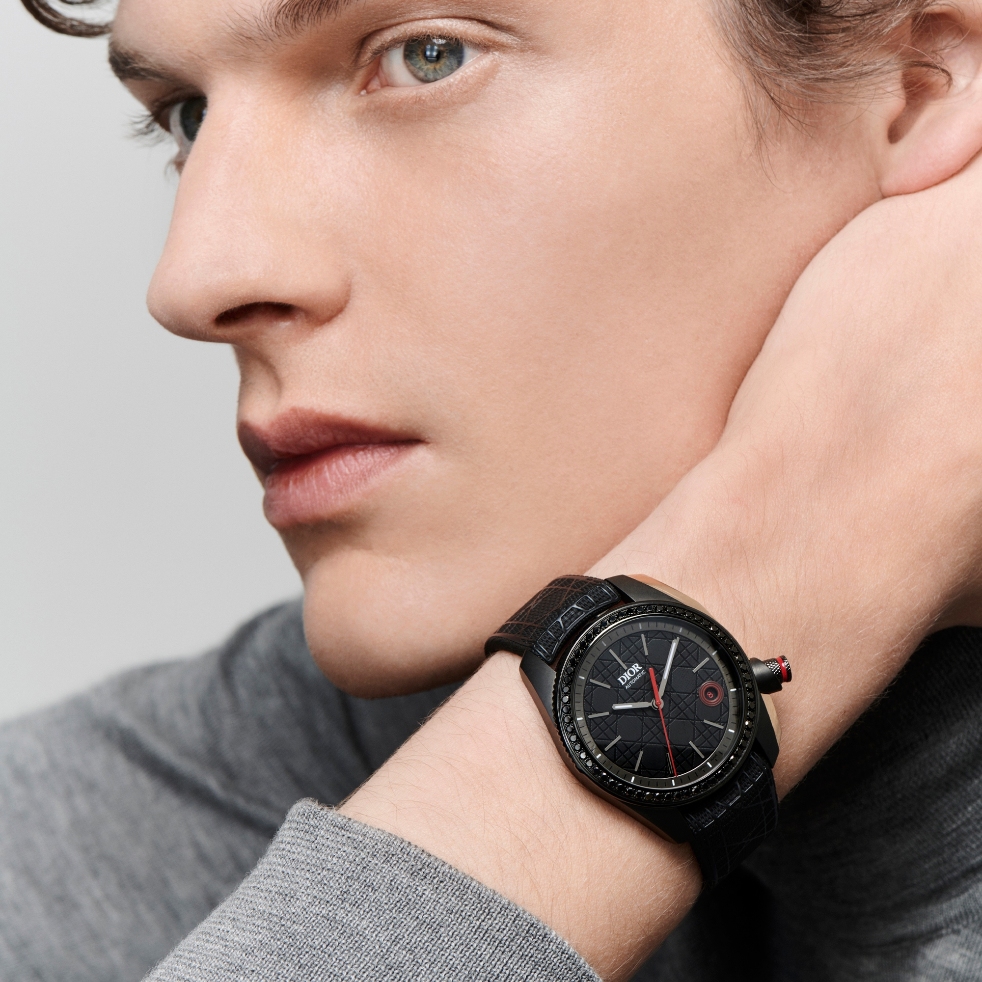 look_image_alt_prefix Chiffre Rouge 黑色哑光腕表（配钻石） 直径 38 毫米，自动上链，黑色哑光钢质，玫瑰金色，黑色钻石 E02