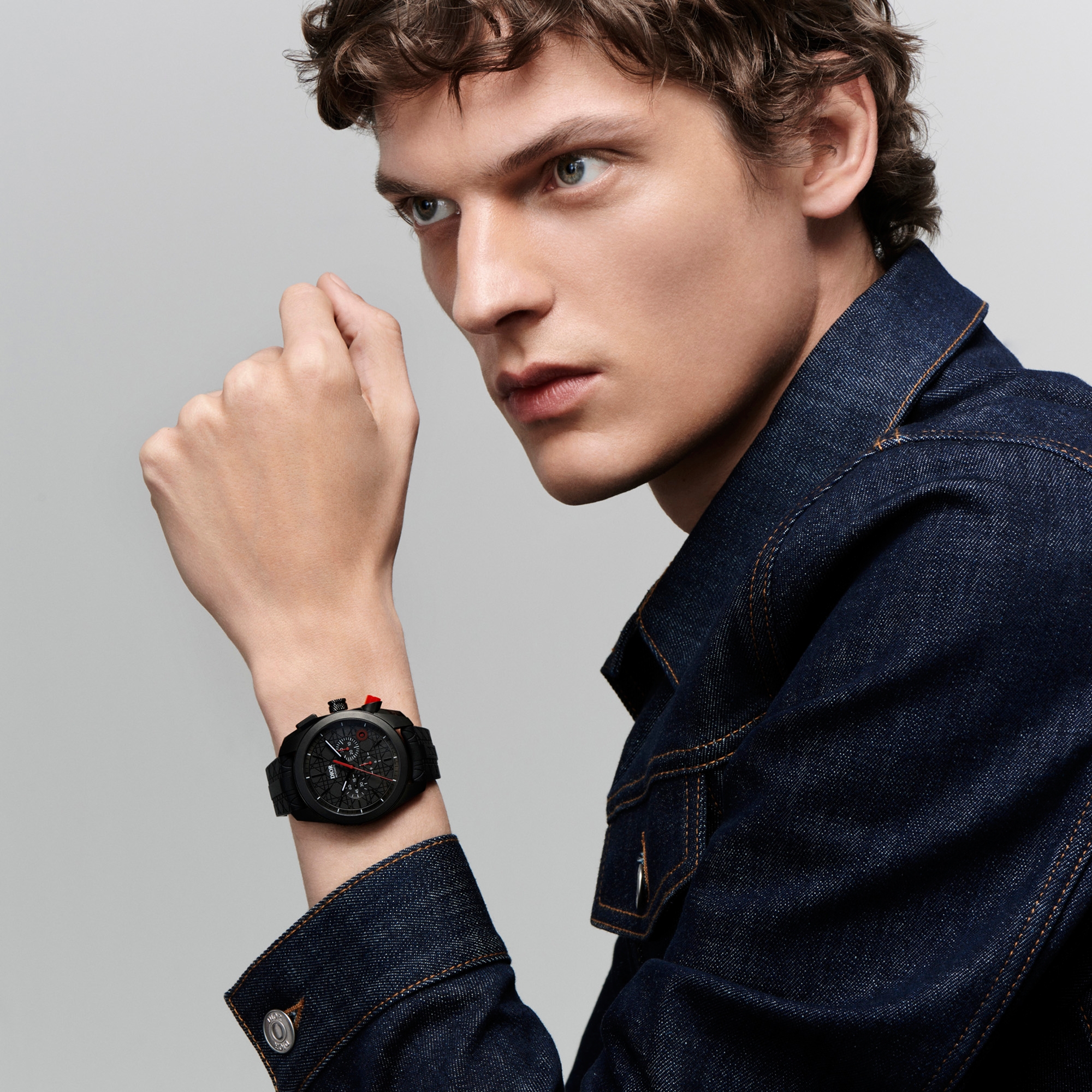 Chiffre Rouge 黑色哑光计时码表 直径 41 毫米，自动上链，黑色哑光钢质 E01