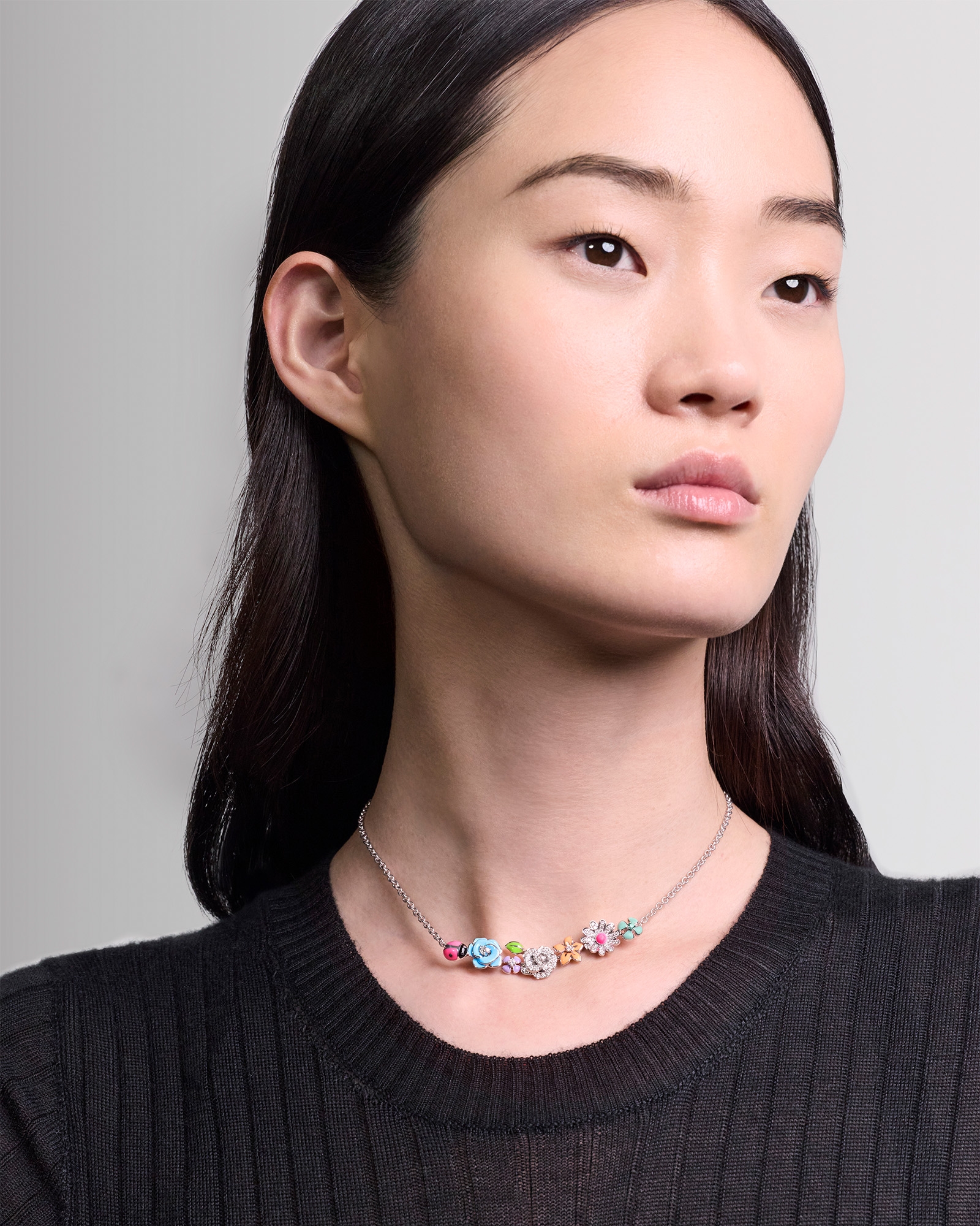 look_image_alt_prefix Diorette 项链 白色 18K 金、钻石、沙弗莱石和高级珠宝彩漆装饰 E01