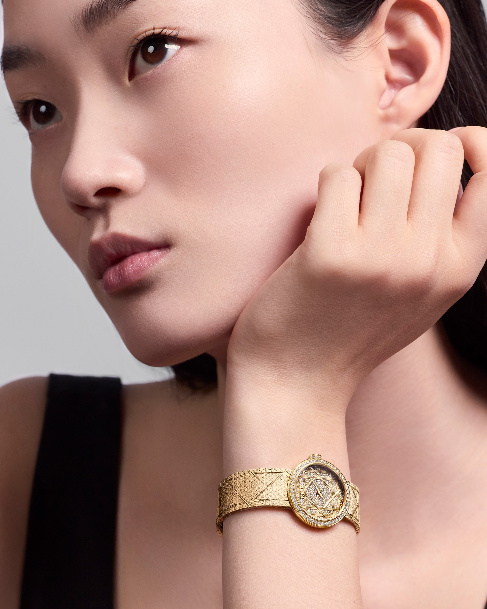 La D My Dior 腕表 直径 25 毫米，黄色 18K 金和钻石 E01