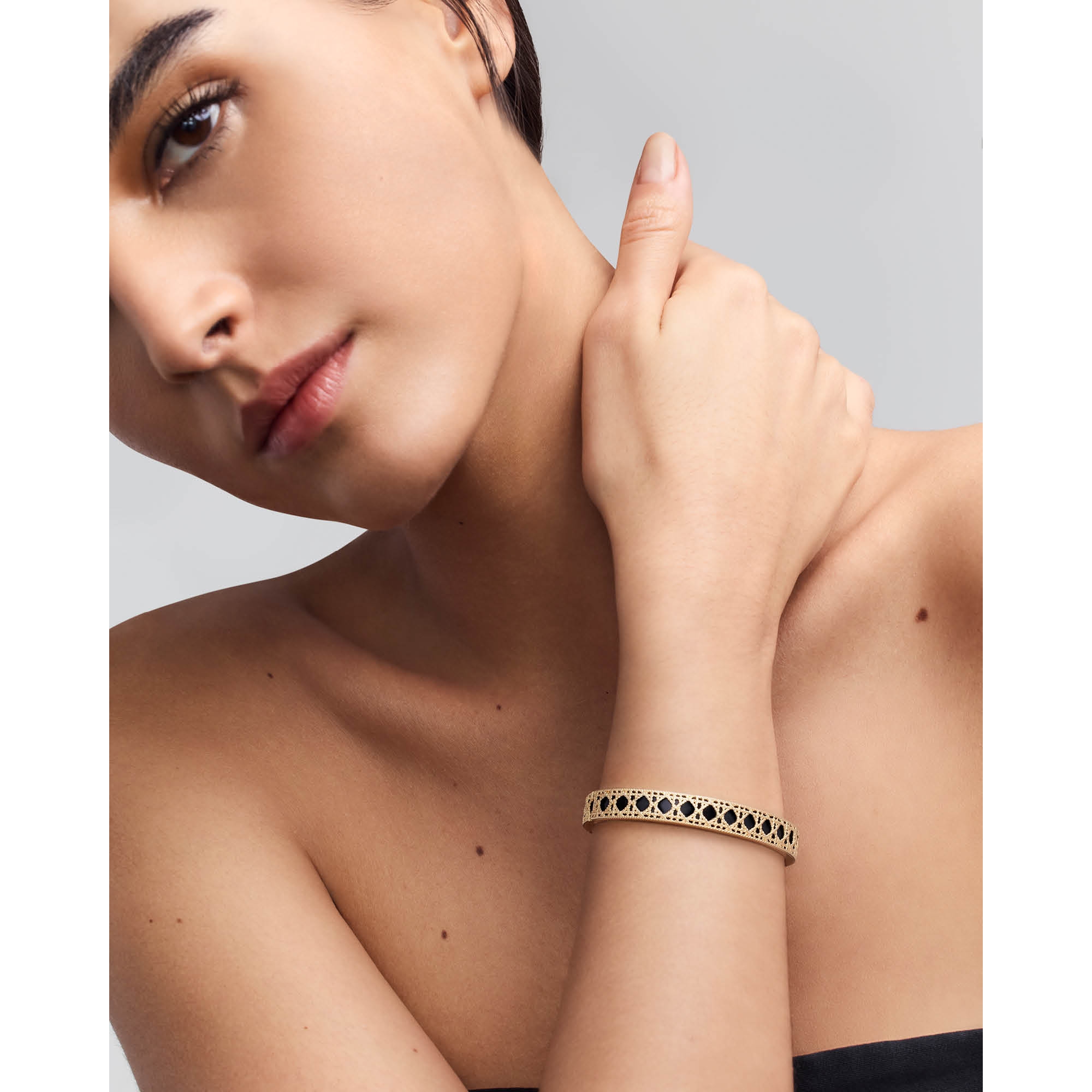 look_image_alt_prefix My Dior 手链 黄色 18K 金、白色 18K 金和黑色涂漆 E01