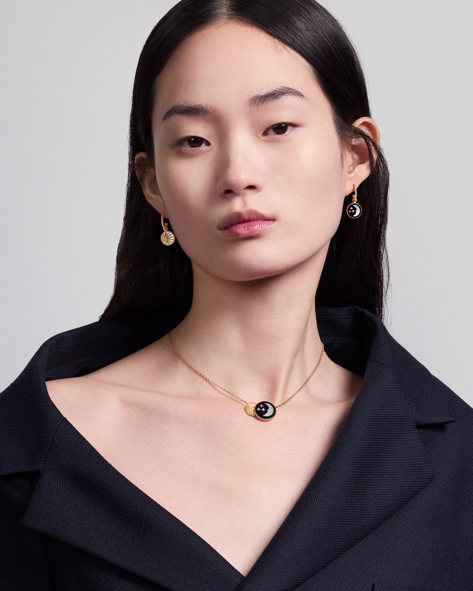 look_image_alt_prefix Rose Céleste 耳环 黄色 18K 金、白色 18K 金、钻石、珍珠母贝和缟玛瑙装饰 E01