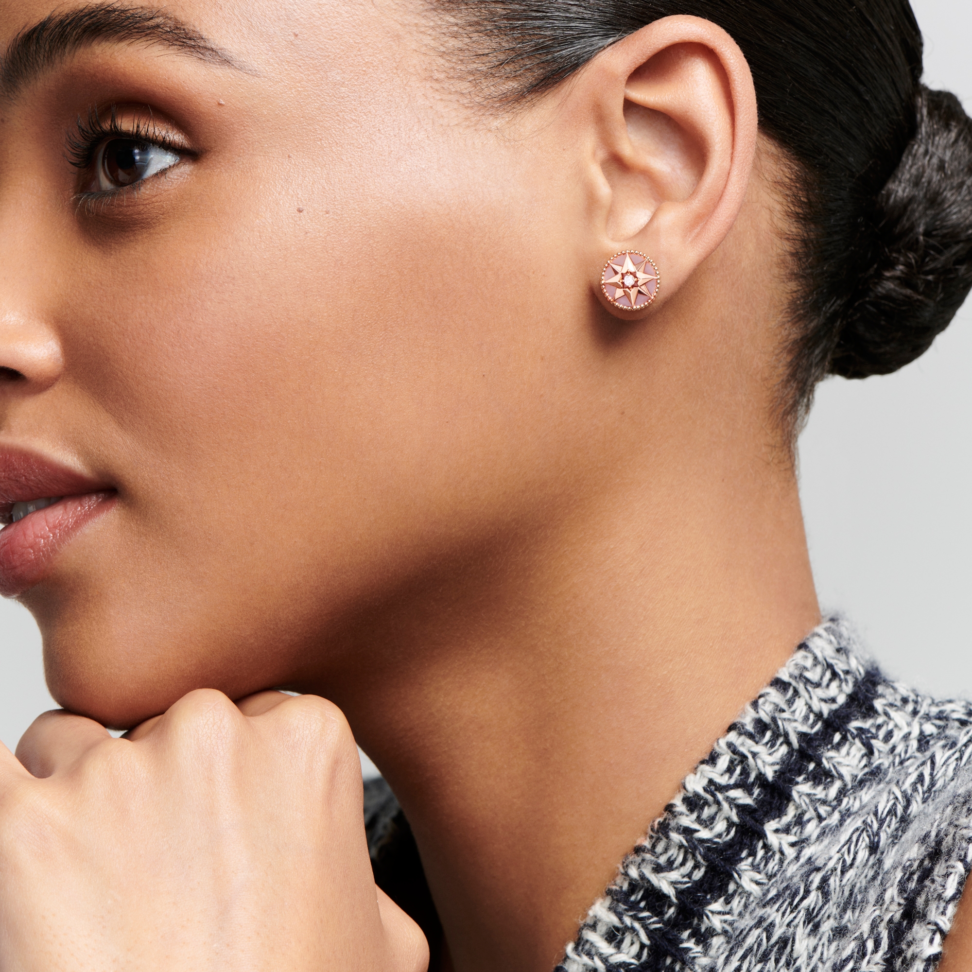 look_image_alt_prefix Rose Des Vents 单只耳环 玫瑰色 18K 金、钻石和粉色欧泊装饰 E01