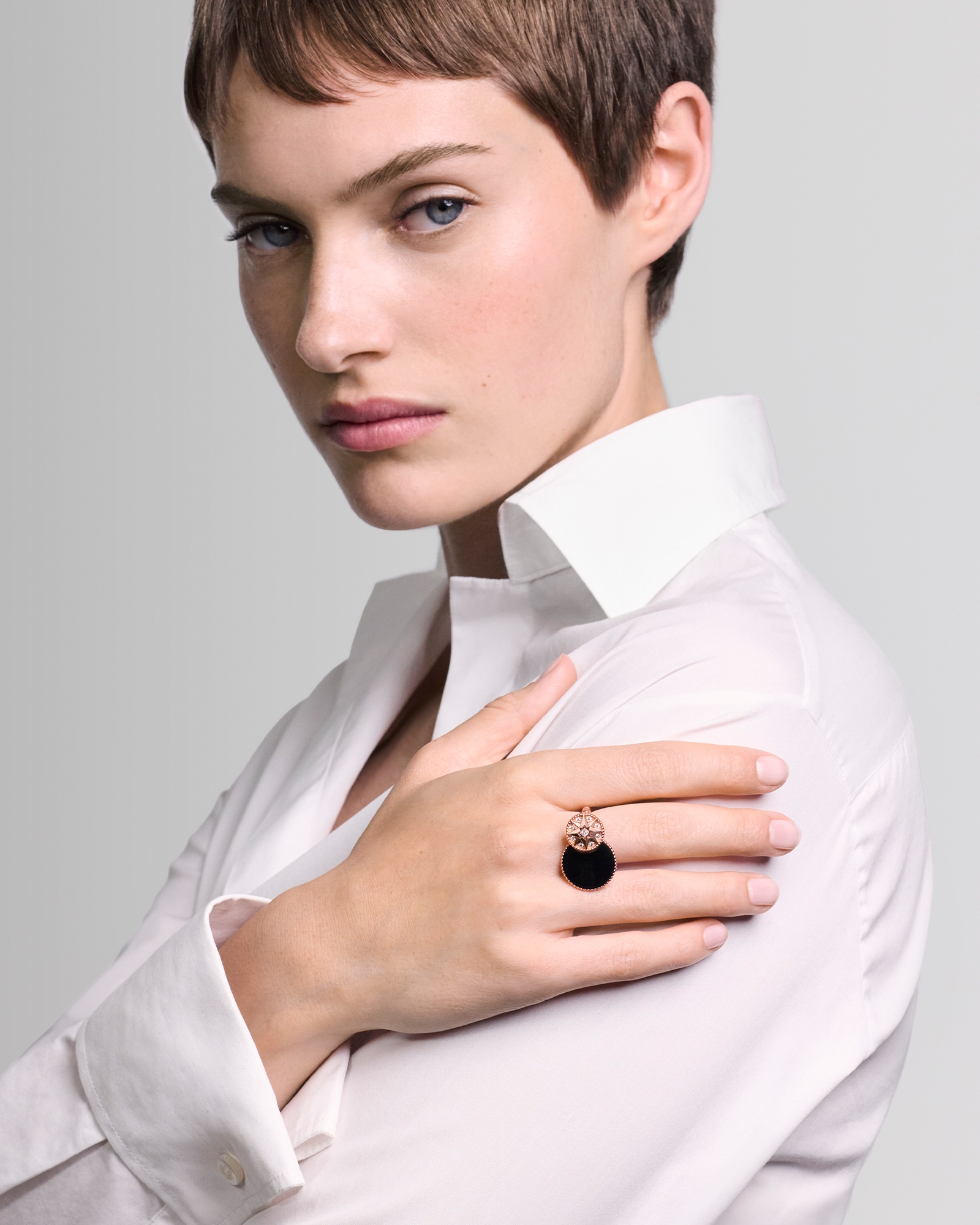 look_image_alt_prefix Rose des Vents 戒指 玫瑰色 18K 金、钻石和缟玛瑙装饰 E01