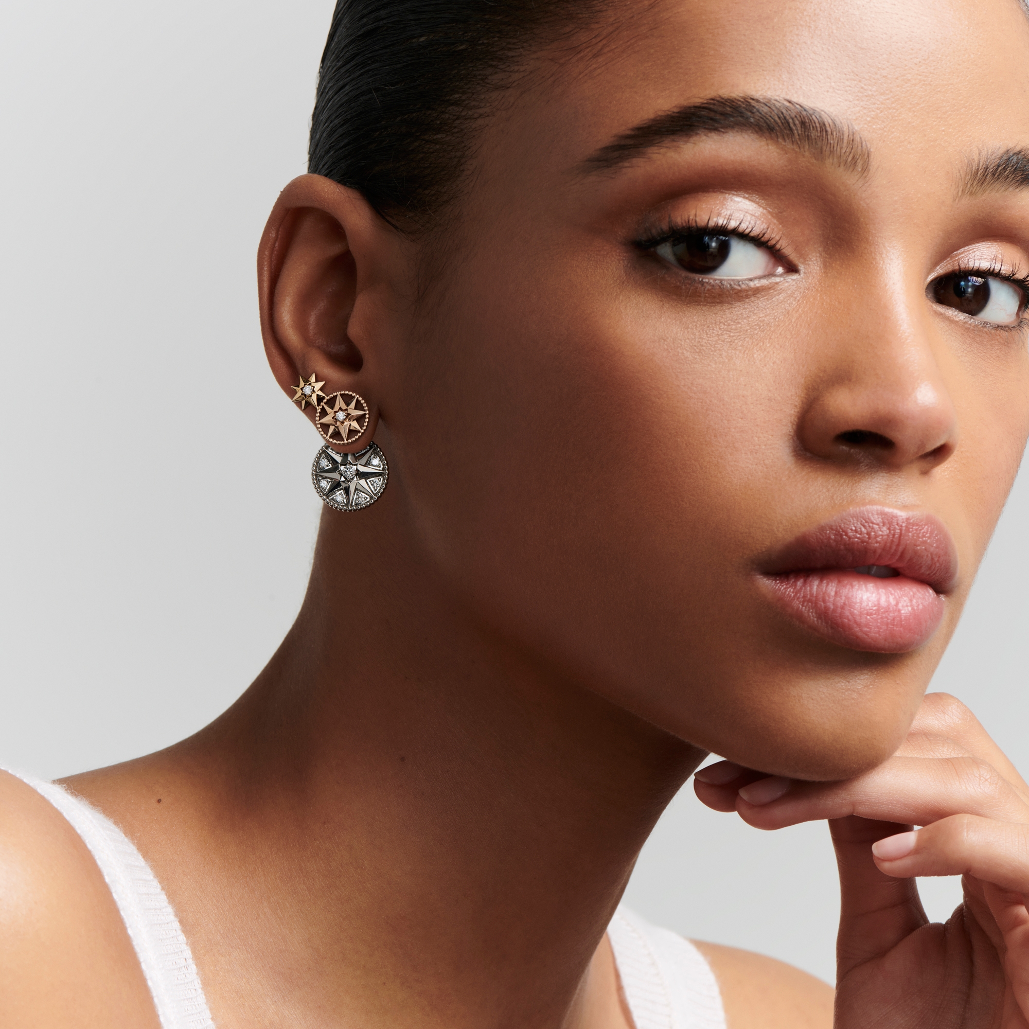 look_image_alt_prefix Rose Des Vents 和 Étoile des Vents 单只耳环 黄色 18K 金、玫瑰色 18K 金、白色 18K 金和钻石装饰 E01