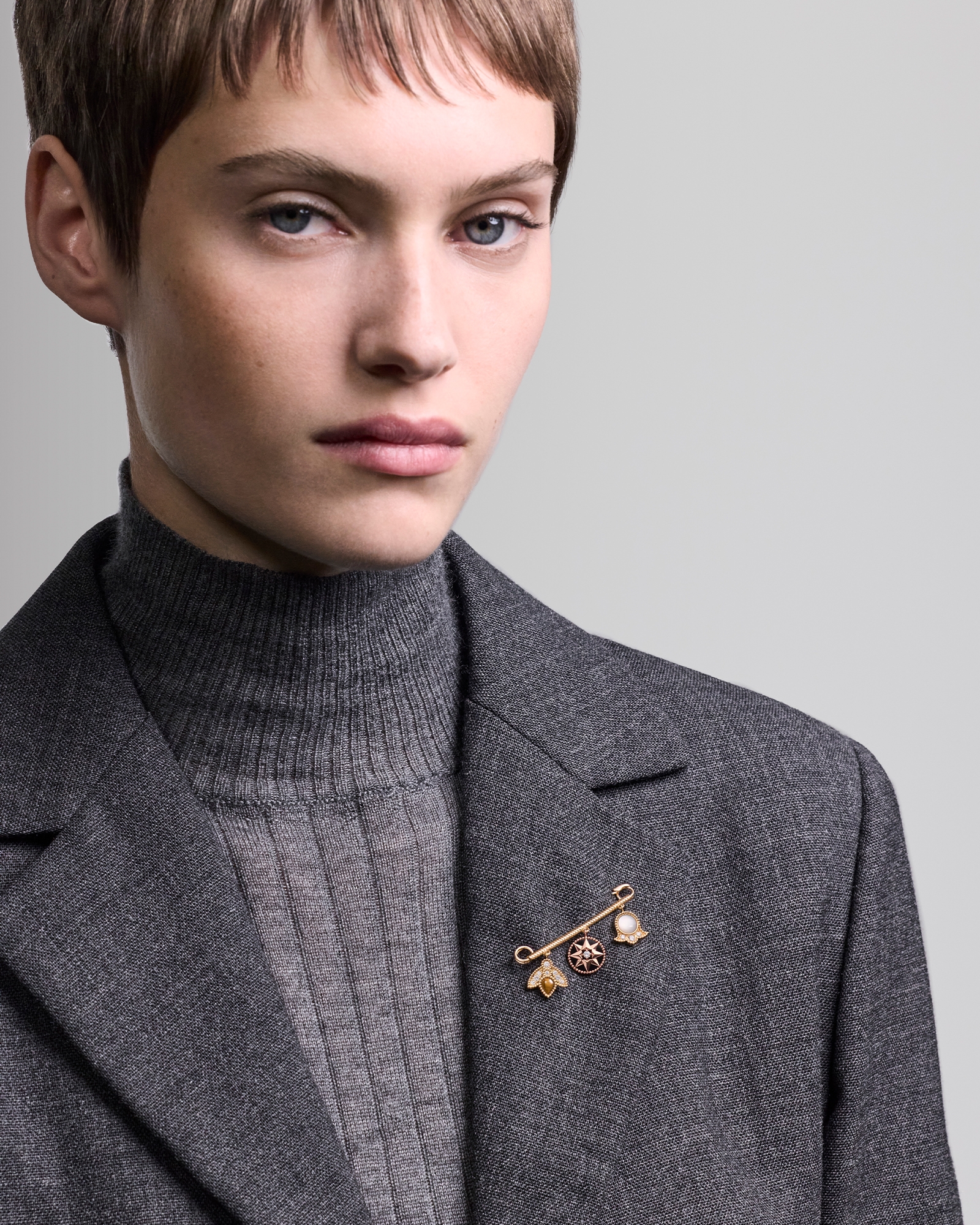 look_image_alt_prefix Charms 胸针 黄色和玫瑰色 18K 金、钻石和石饰 E01