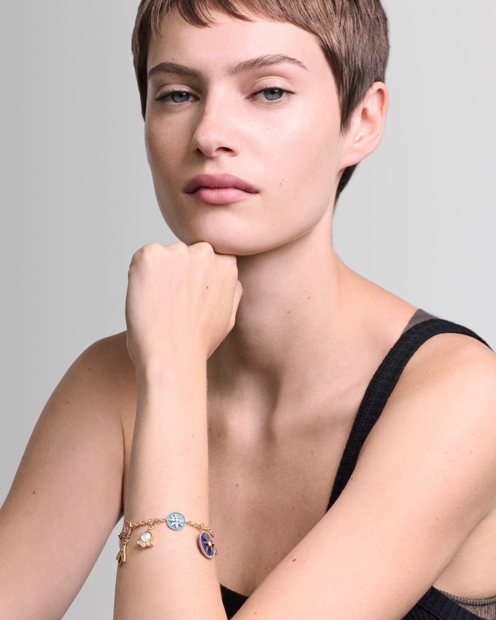 look_image_alt_prefix Charms 手链 黄色、玫瑰色和白色 18K 金、铂金、钻石和石饰 E01