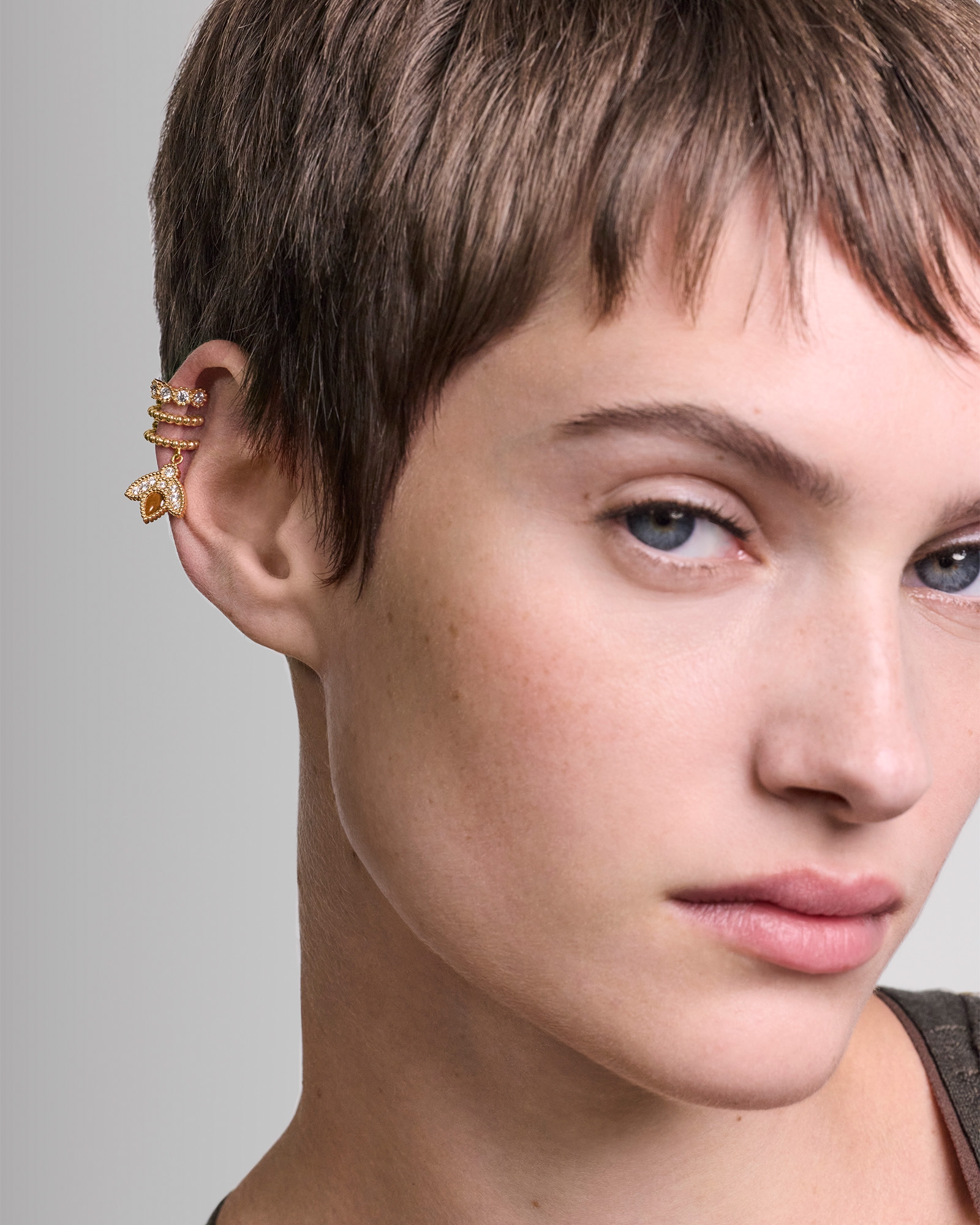 look_image_alt_prefix Charms 耳环 黄色 18K 金、玫瑰色和白色 18K 金、钻石和宝石装饰 E01