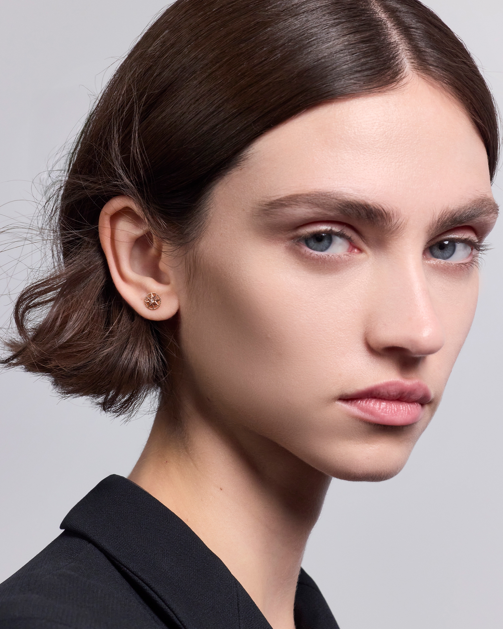 look_image_alt_prefix 小号 Rose Des Vents 单只耳环 玫瑰色 18K 金和钻石 E01