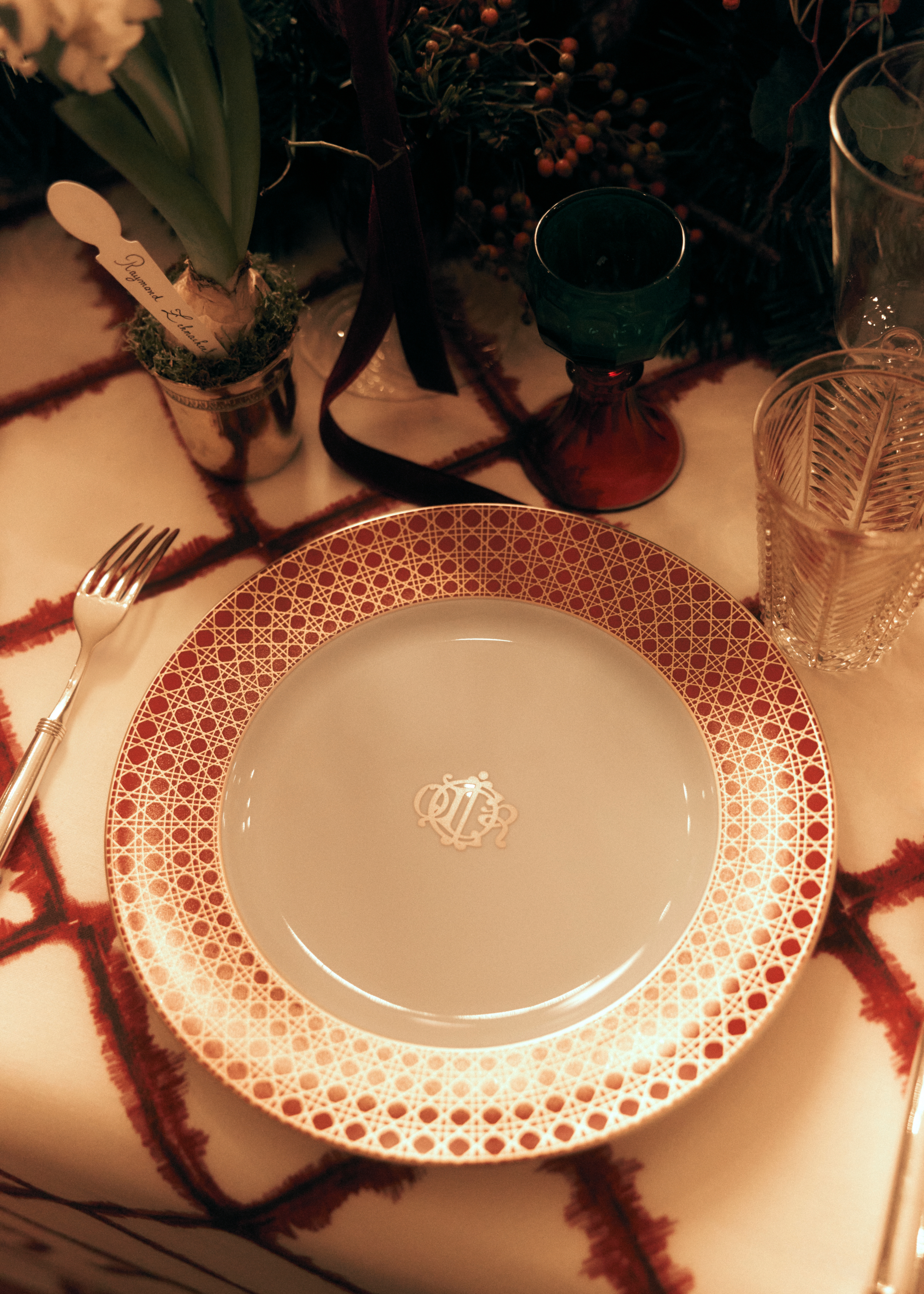 餐盘 白色瓷红色和金色调藤格纹图案 E12