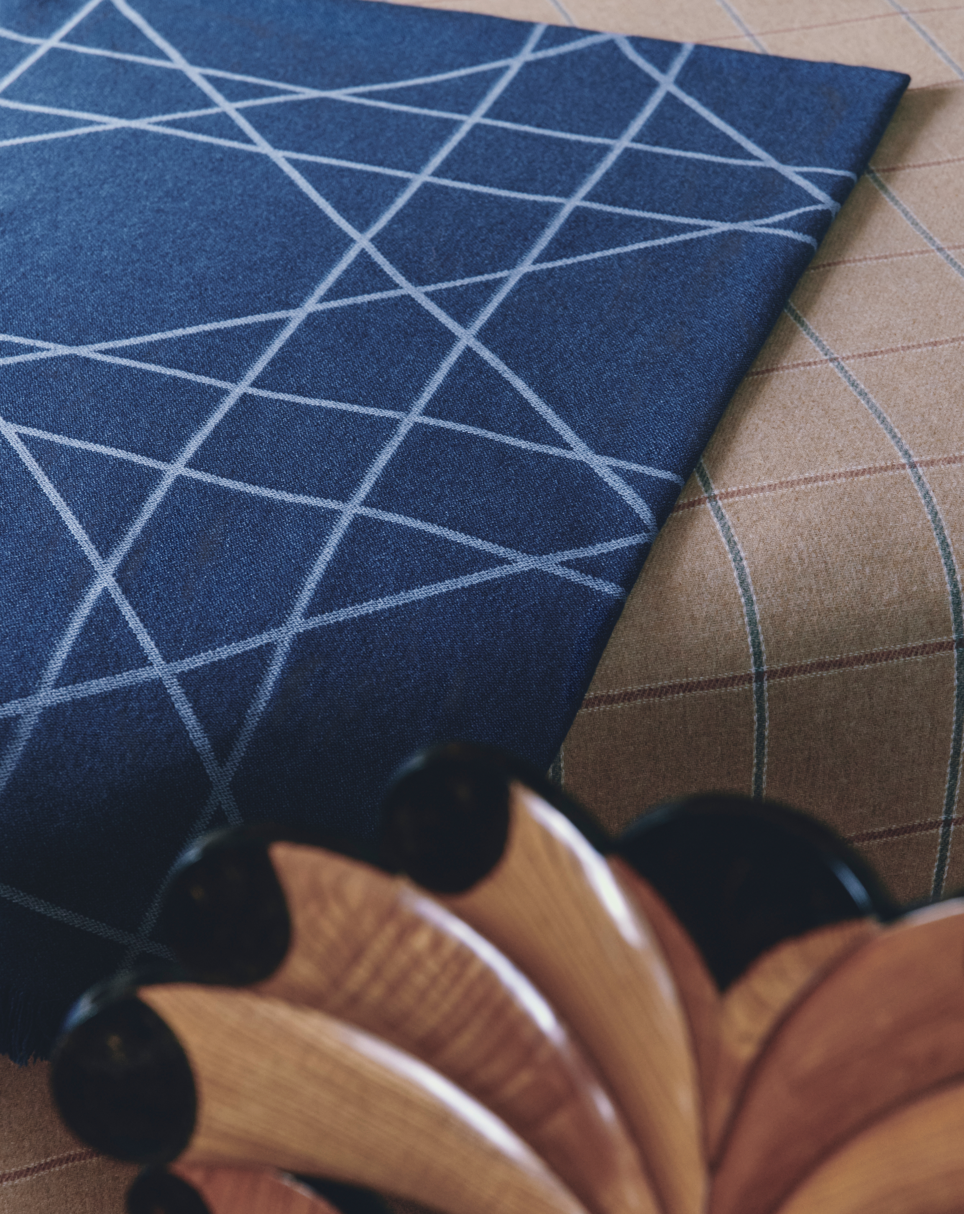 look_image_alt_prefix 织毯 蓝色藤格纹 E02