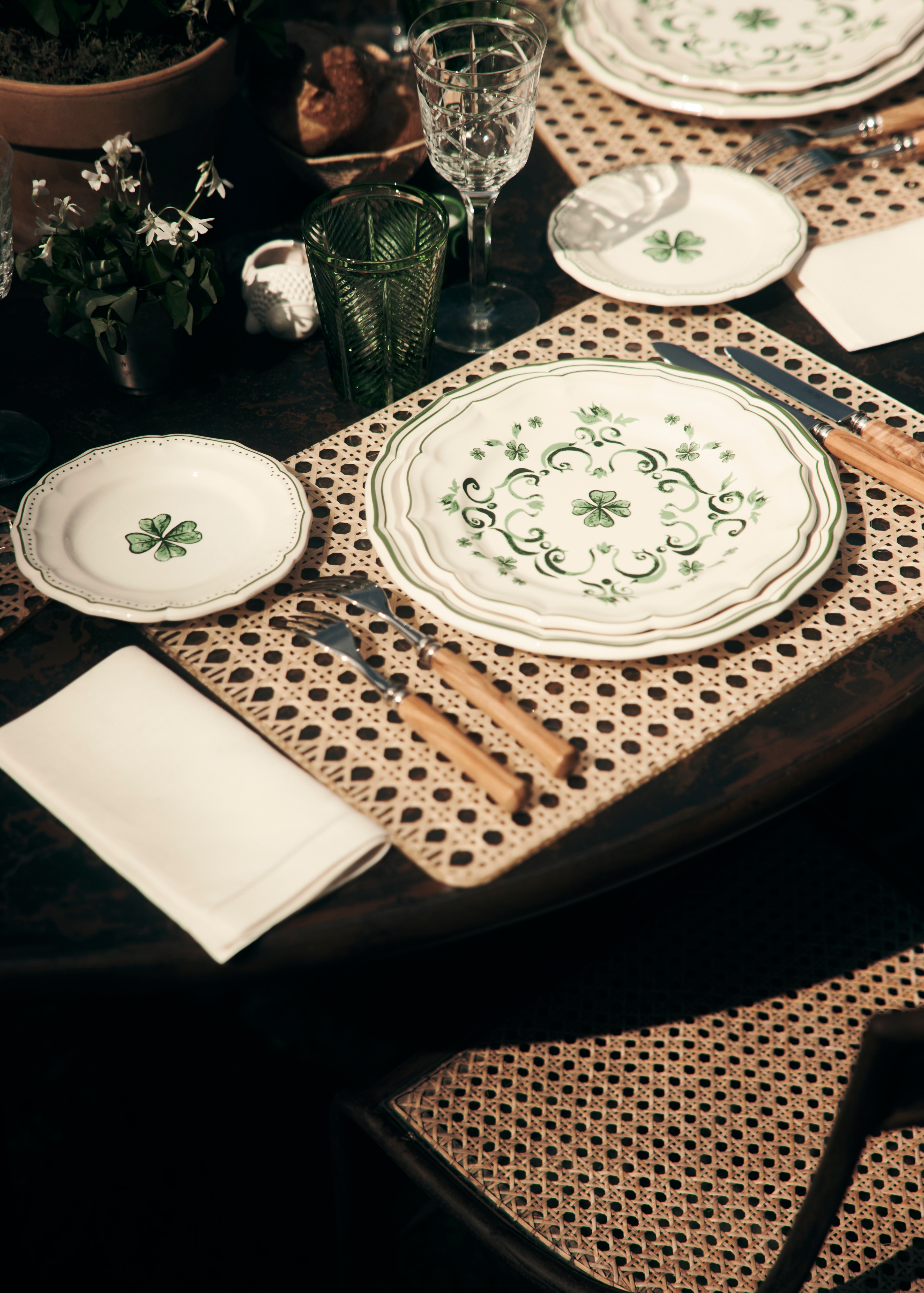 look_image_alt_prefix 甜品碟 陶瓷四叶草图案 E05