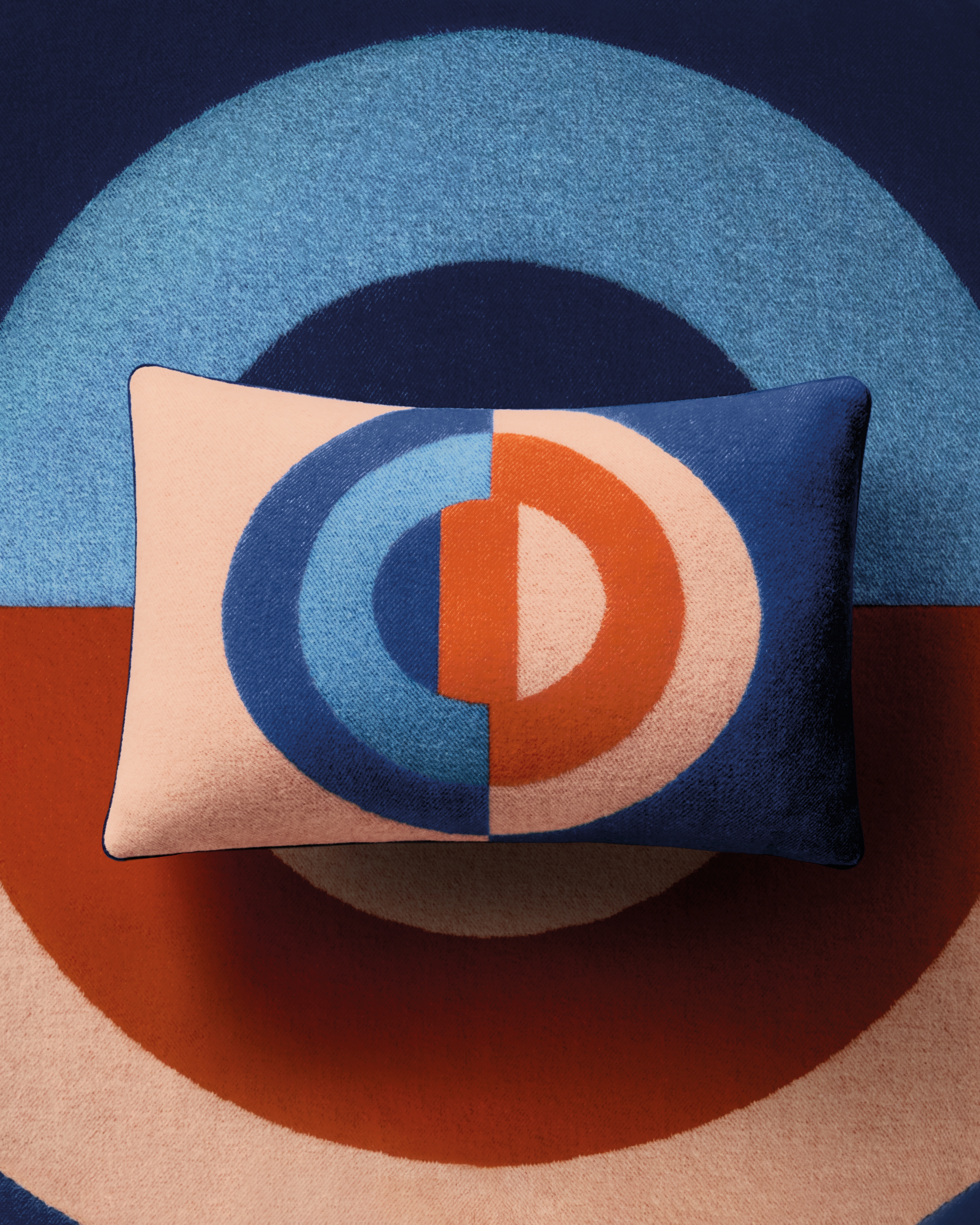 CD Entrelacés 系列长方形靠垫 蓝色绵羊毛混纺面料 E02