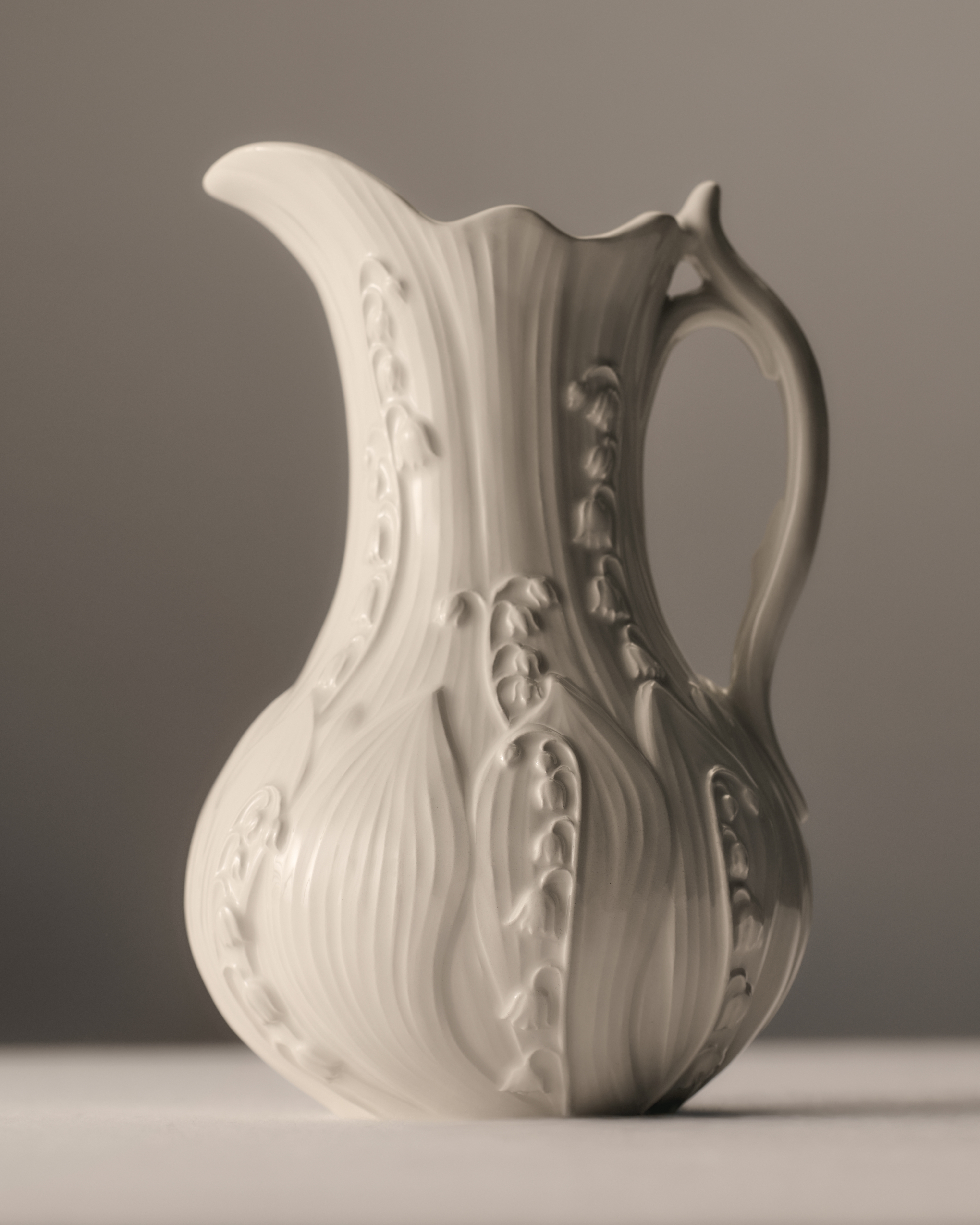 水瓶 白色陶瓷 Lily Dior 凸起图案 E08