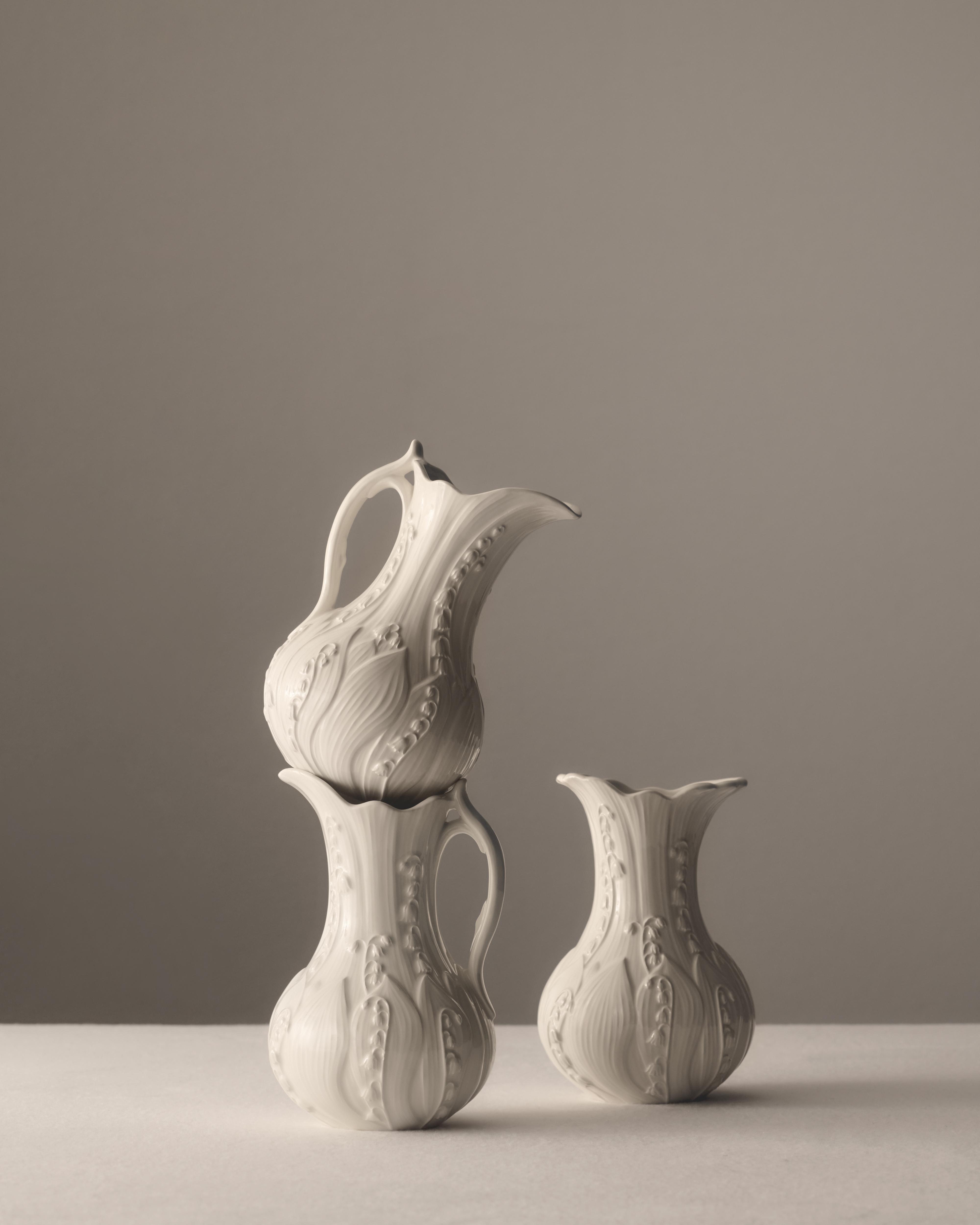 look_image_alt_prefix 水瓶 白色陶瓷 Lily Dior 凸起图案 E09