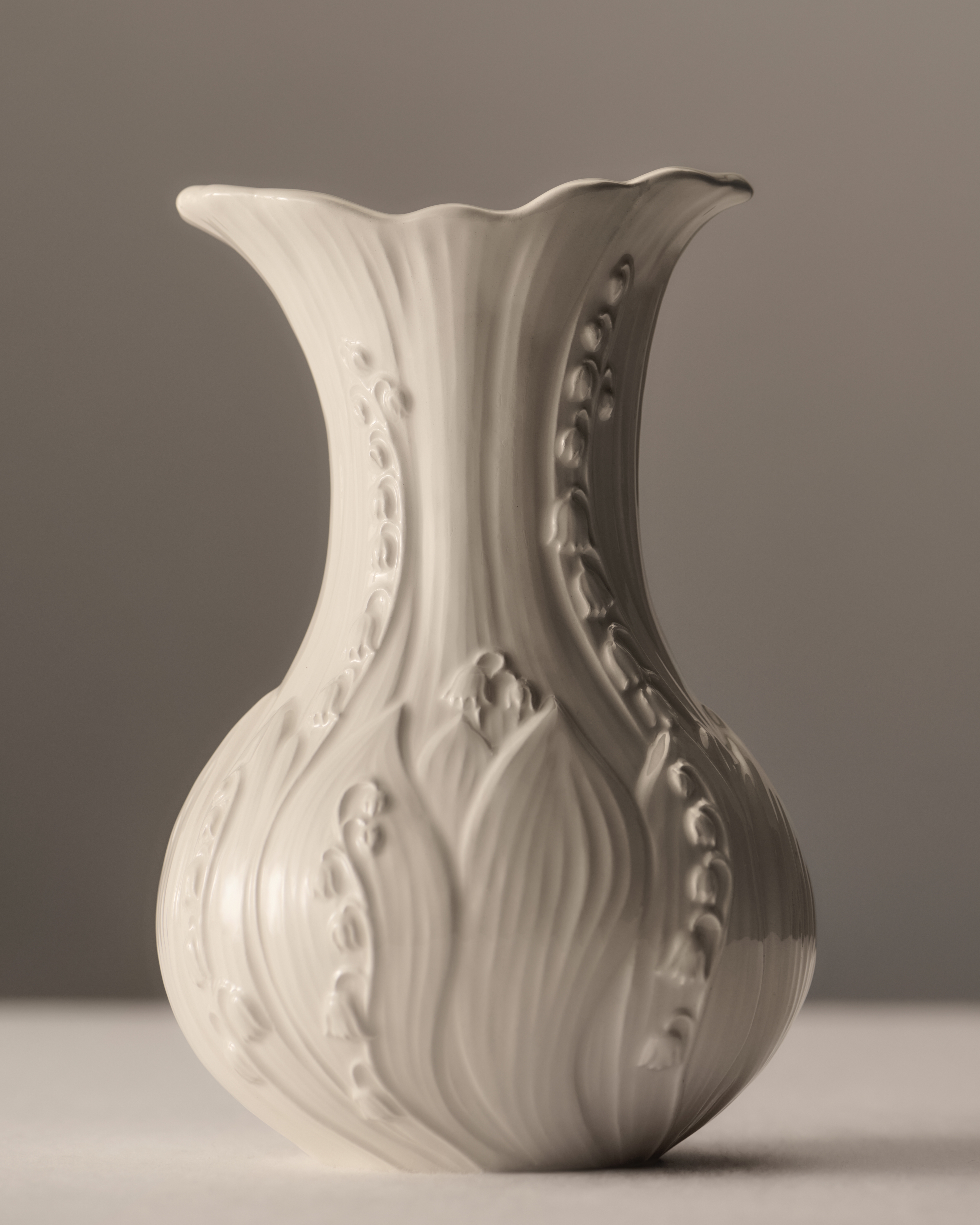 花瓶 白色陶瓷 Lily Dior 凸起图案 E07