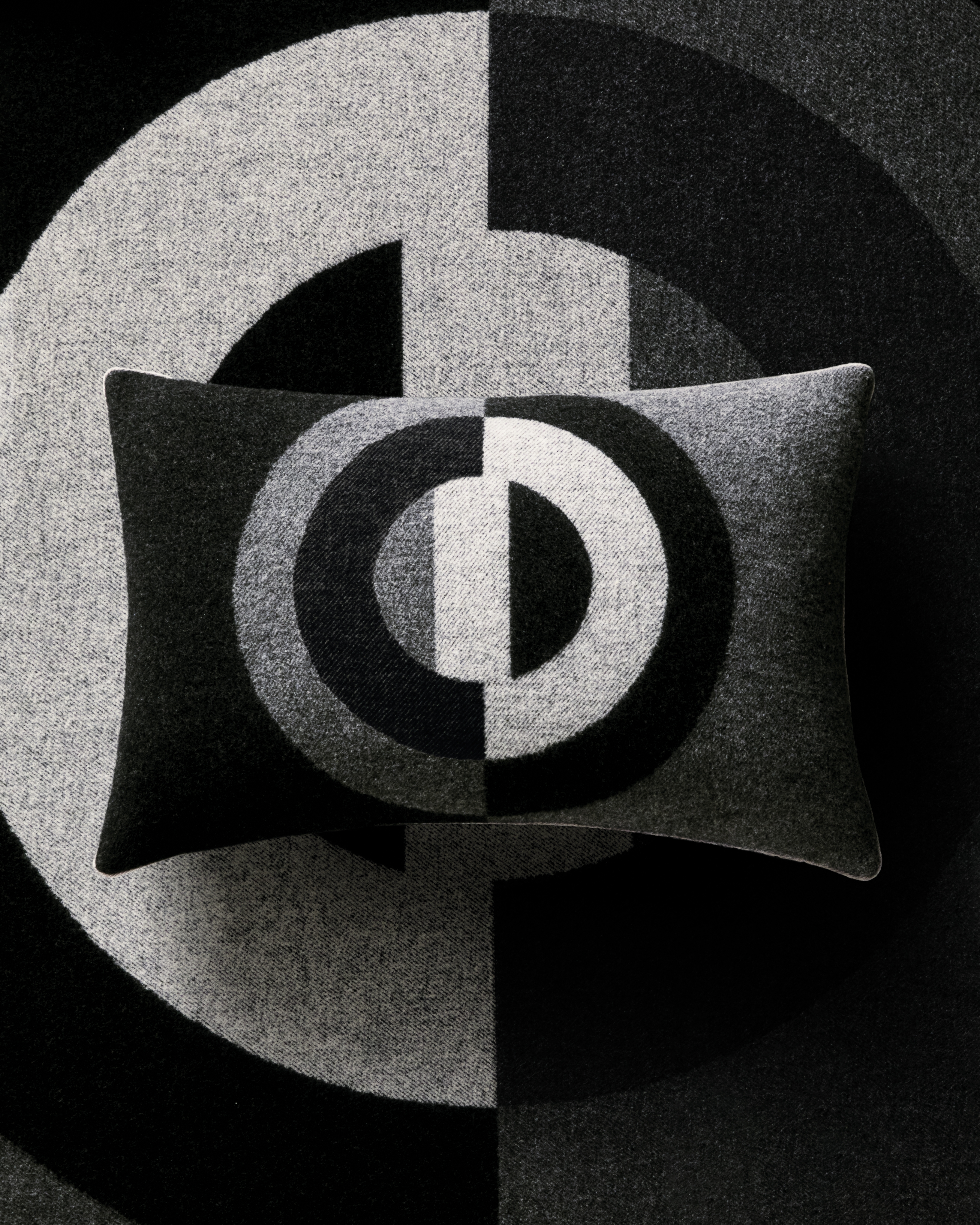 CD Entrelacés 系列长方形靠垫 灰色绵羊毛混纺面料 E04