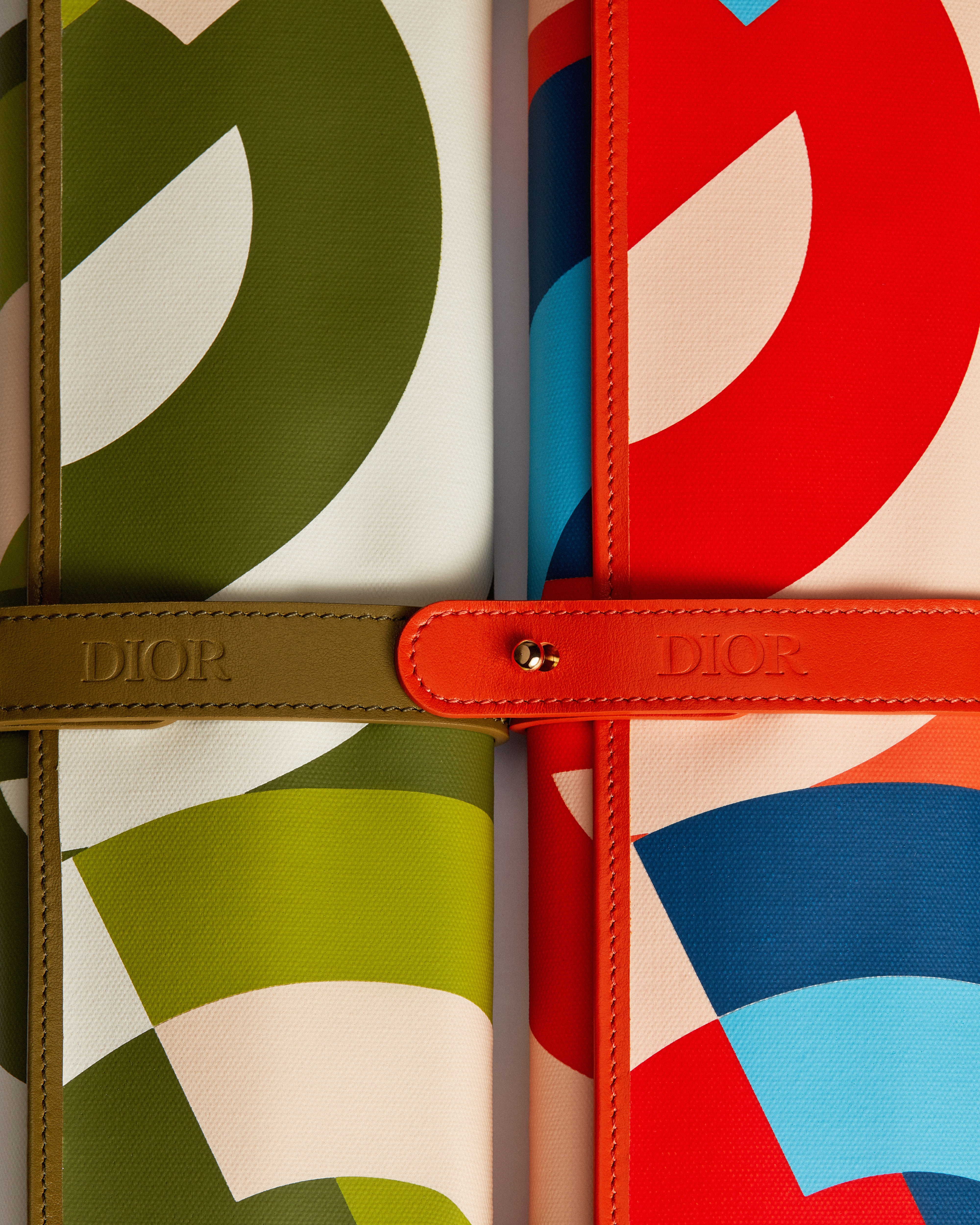 look_image_alt_prefix 旅行双陆棋 绿色棉质和牛皮革 CD Entrelacés 图案 E13