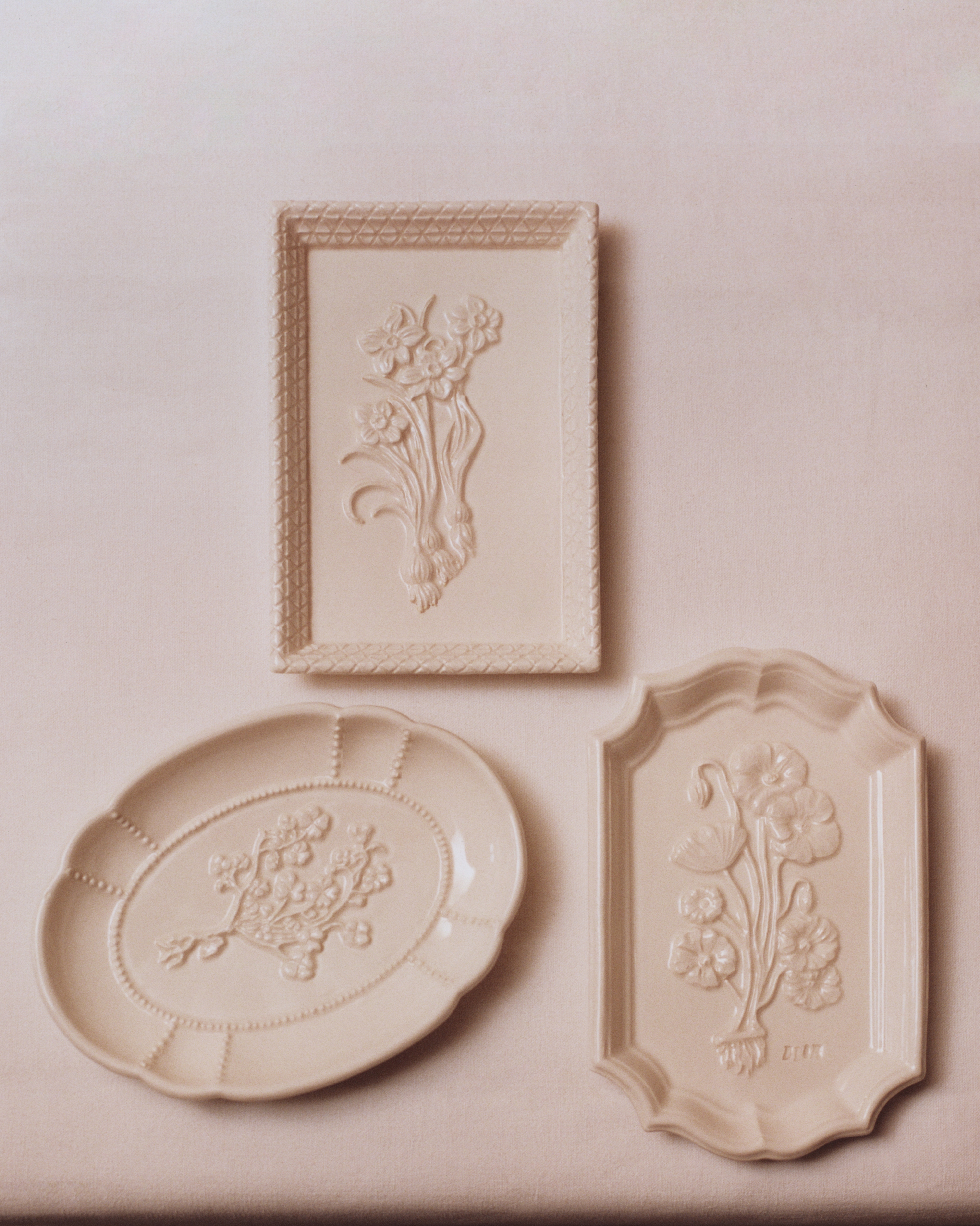 look_image_alt_prefix 甜品碟 瓷质多色四叶草图案和金色调细节 E12