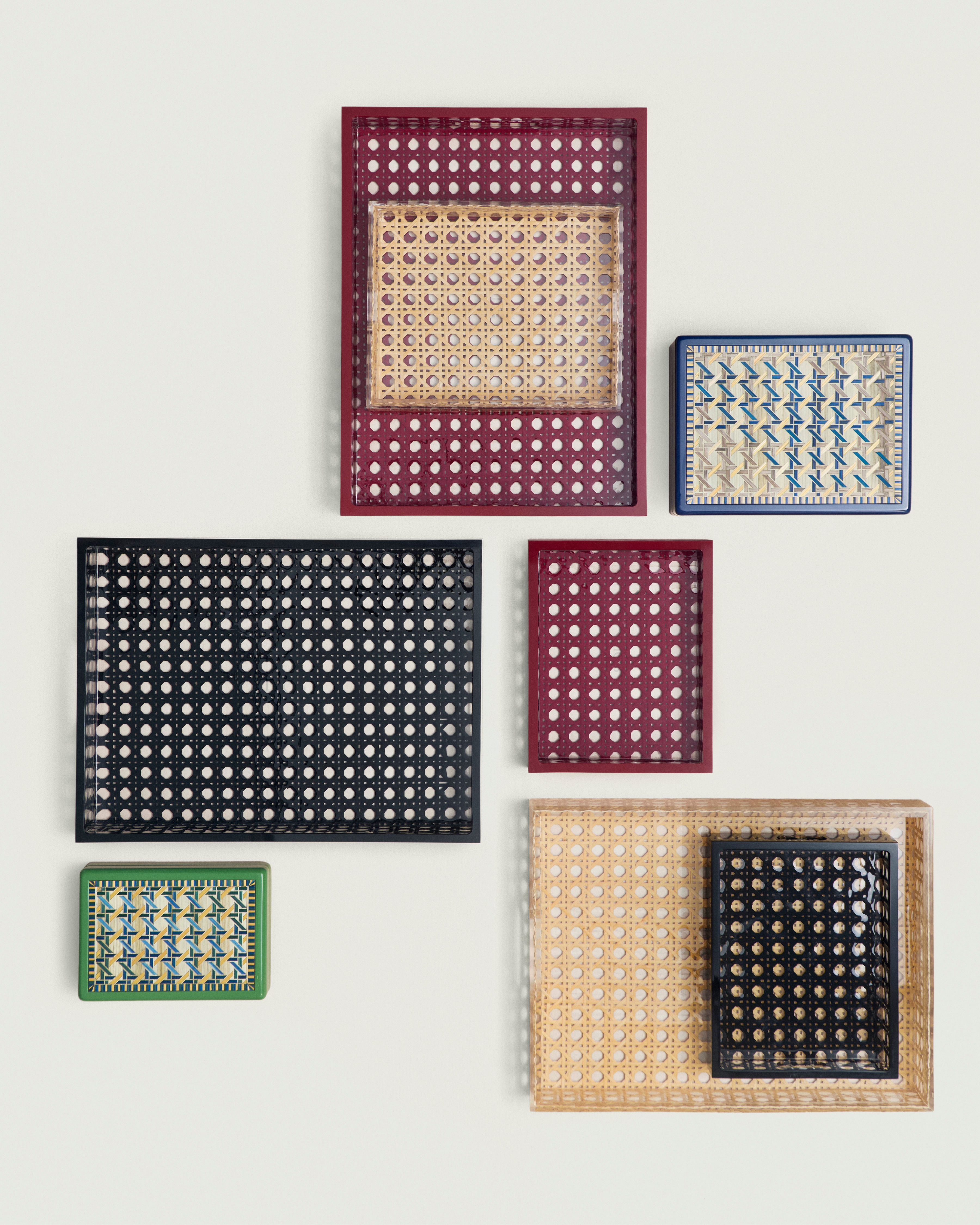 托盘 红色人工树脂和藤条 Provence 藤格纹 E06