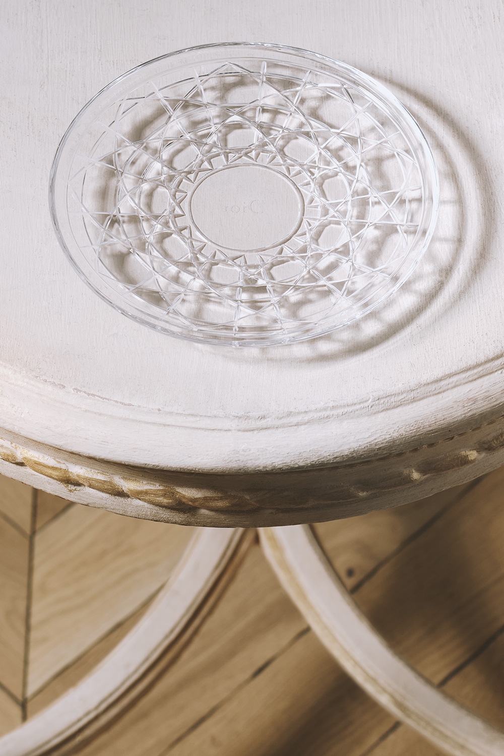 look_image_alt_prefix 小吃碟两件套装 红色晶体搭配藤格纹图案 E01