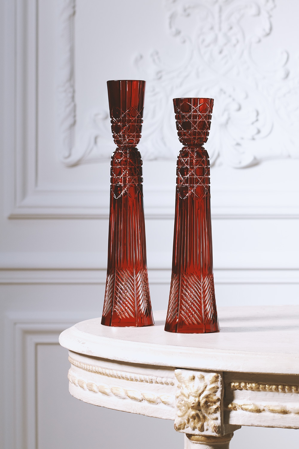 look_image_alt_prefix 烛台两件套装 红色晶体搭配藤格纹图案 E08