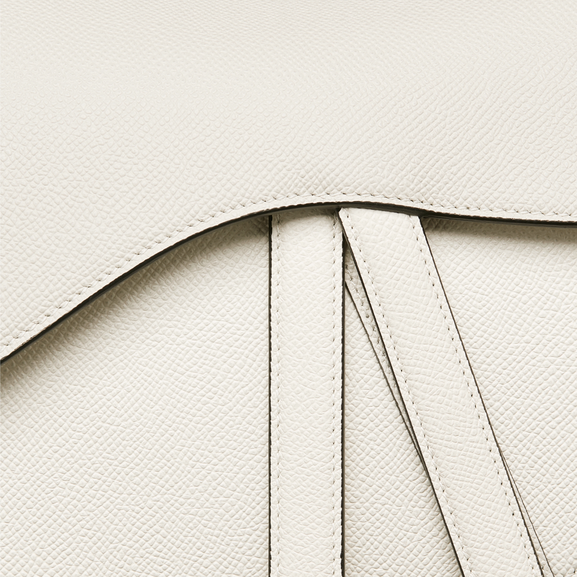 马鞍包（附肩带） 奶白色粒面牛皮革 E09