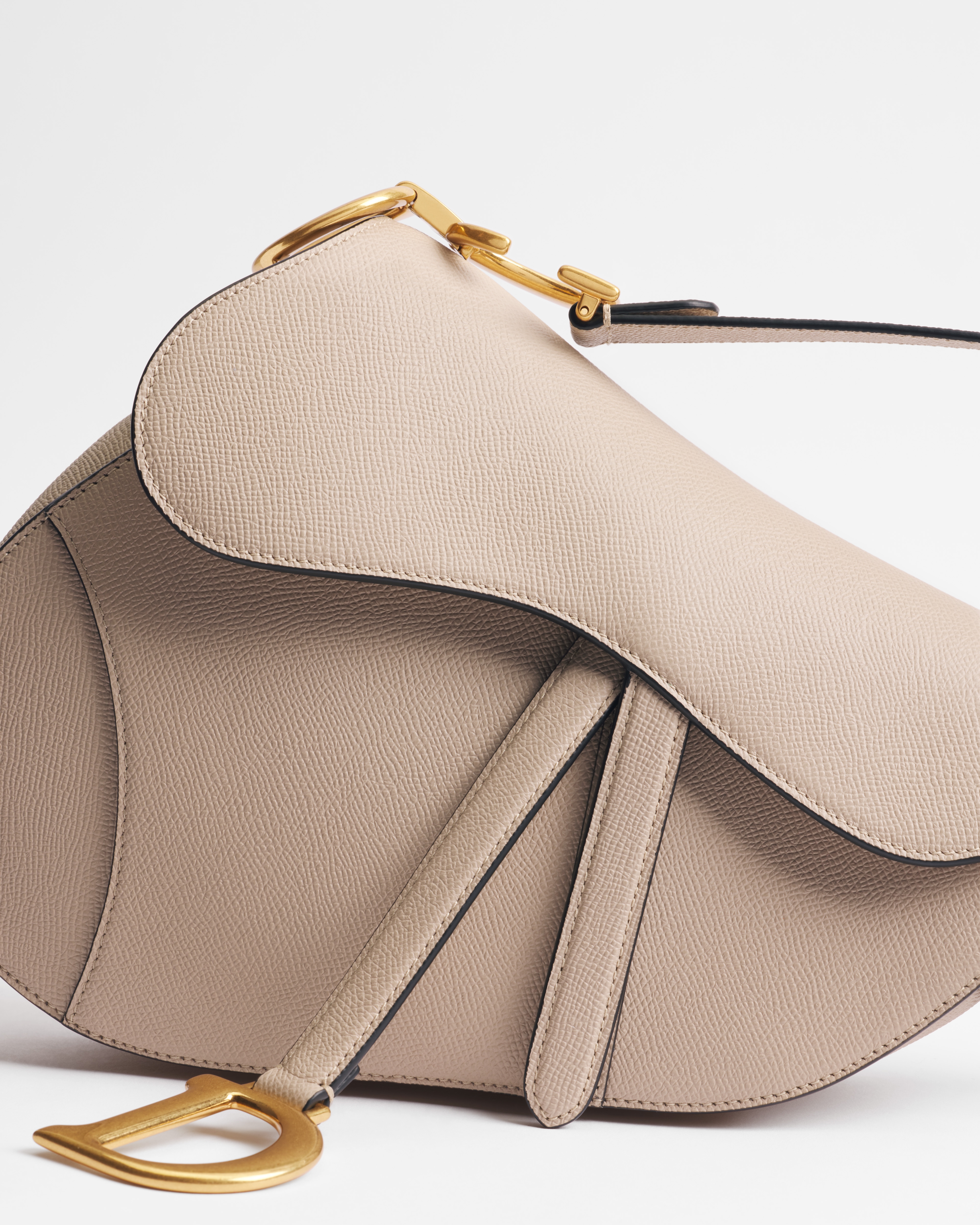 马鞍包（附肩带） 胭脂米色粒面牛皮革 E09