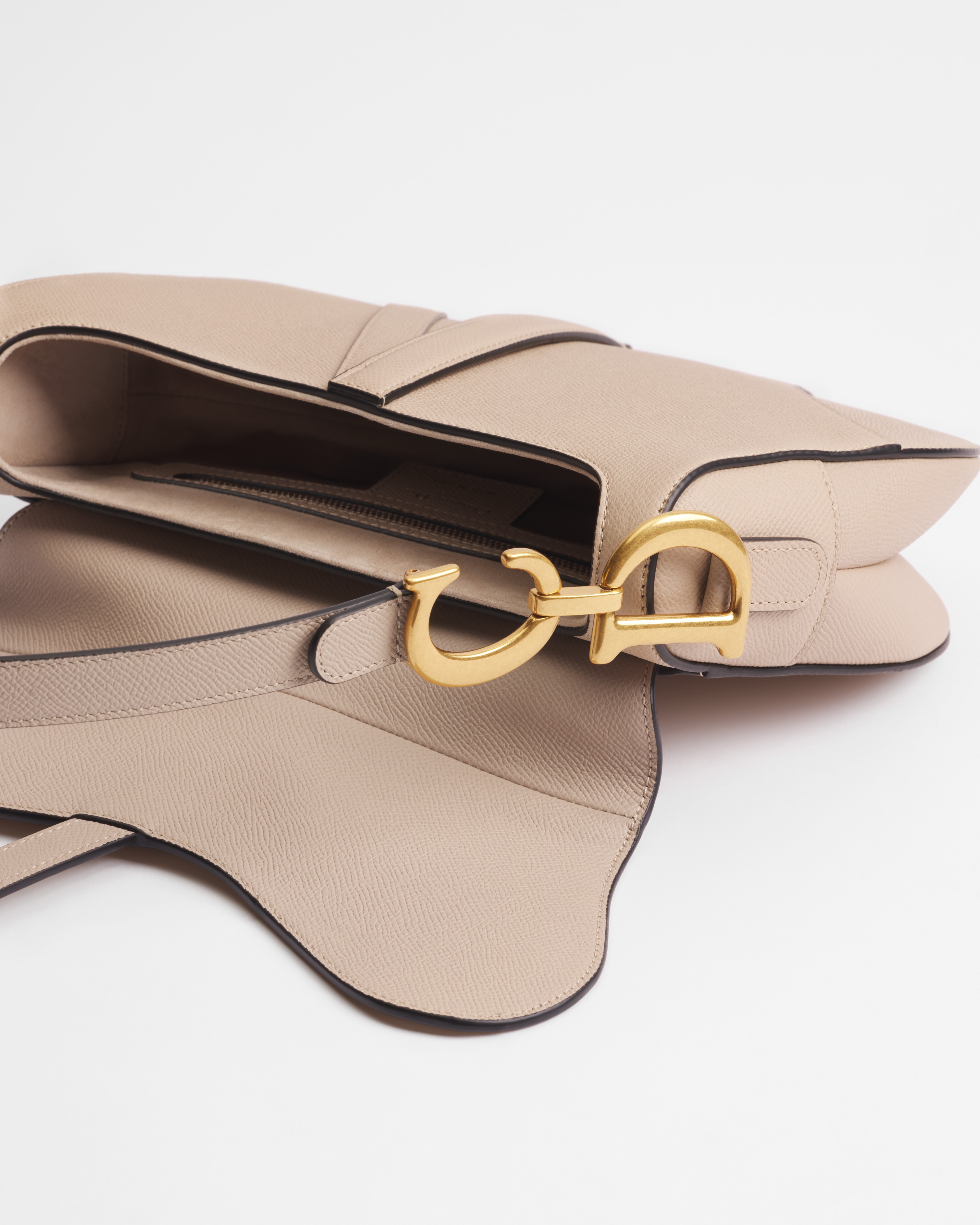 马鞍包（附肩带） 胭脂米色粒面牛皮革 E12