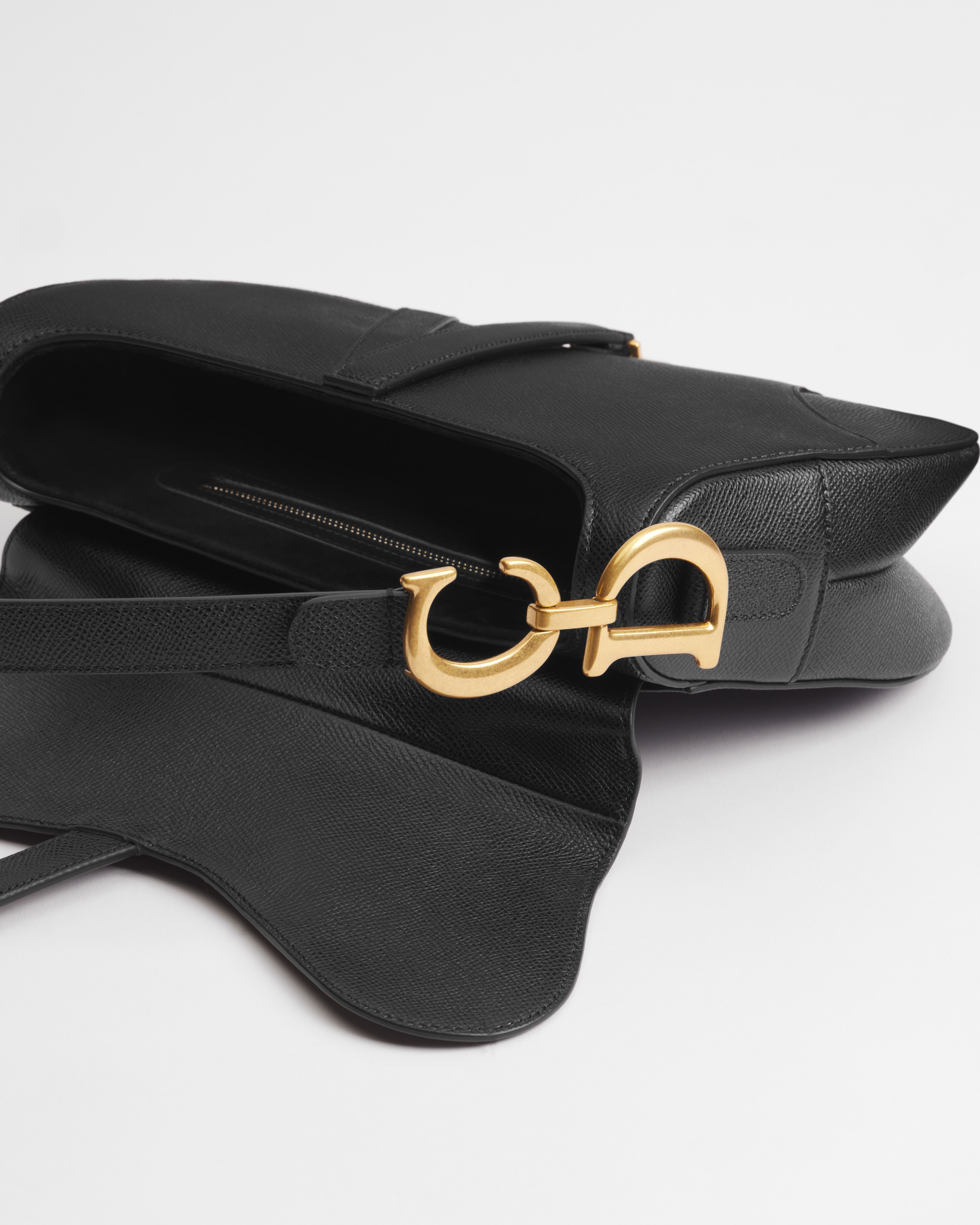 马鞍包（附肩带） 黑色粒面牛皮革 E12