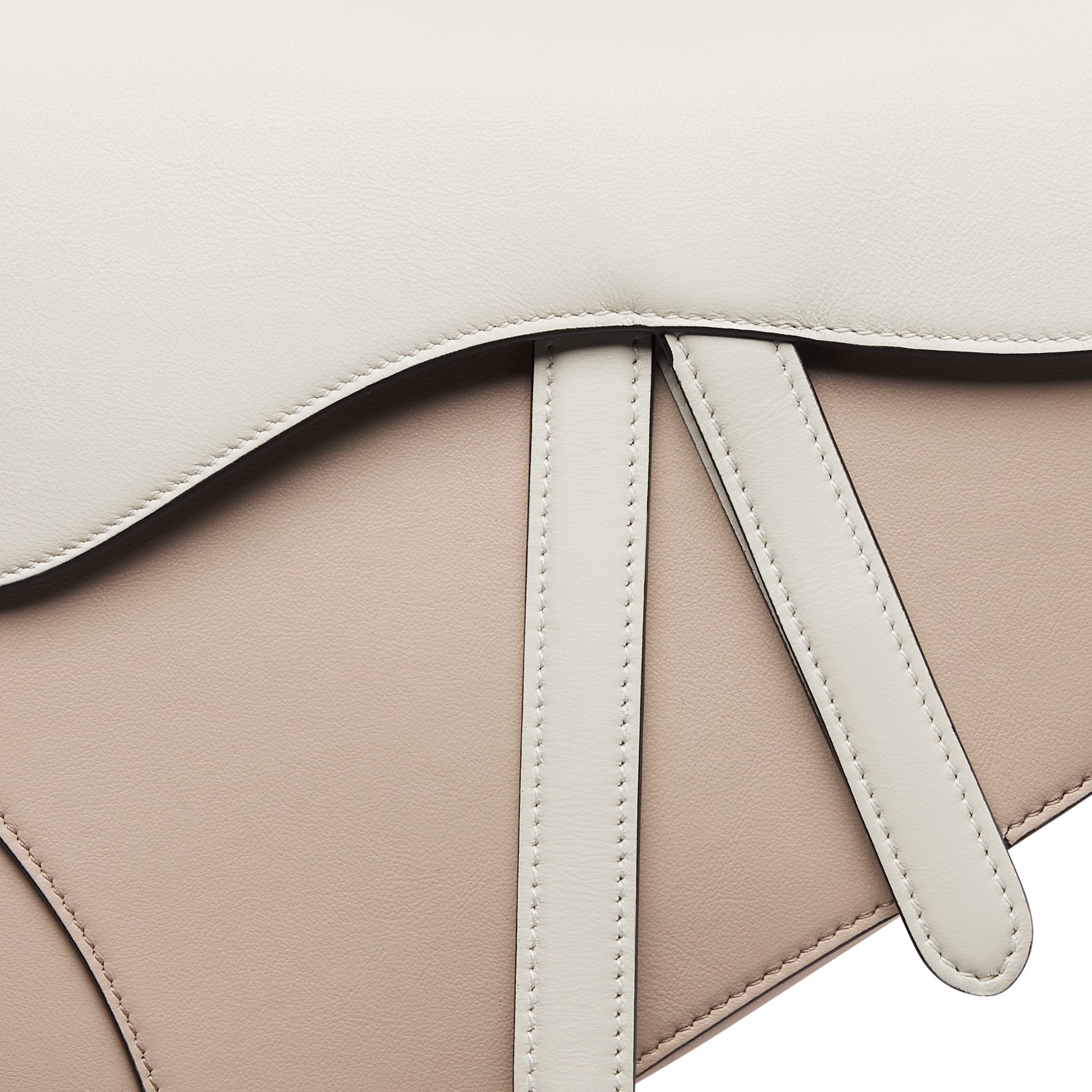 马鞍包（附肩带） 奶白色和米棕色双色柔软牛皮革 E09