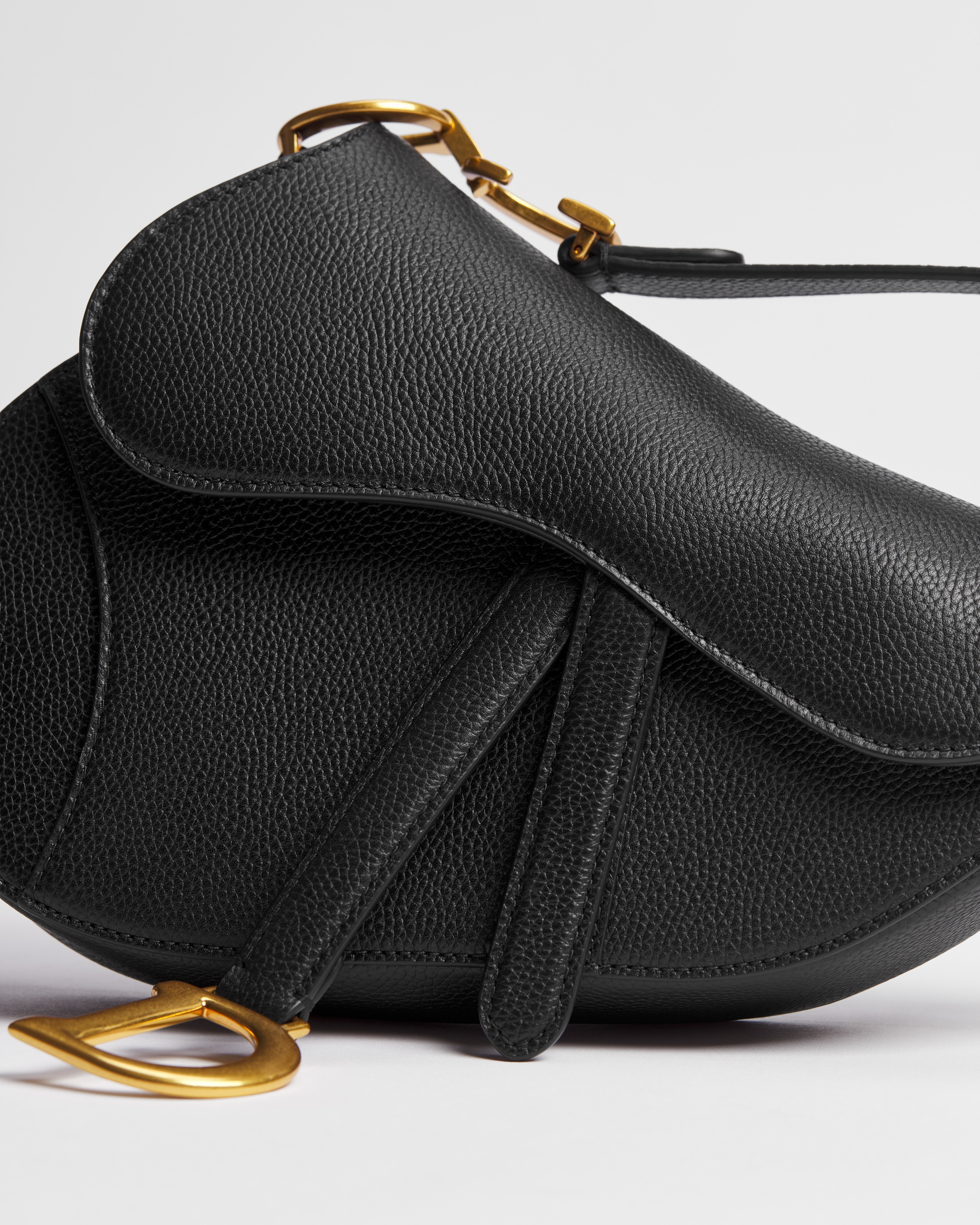 小号马鞍包（附肩带） 黑色粒面牛皮革 E09