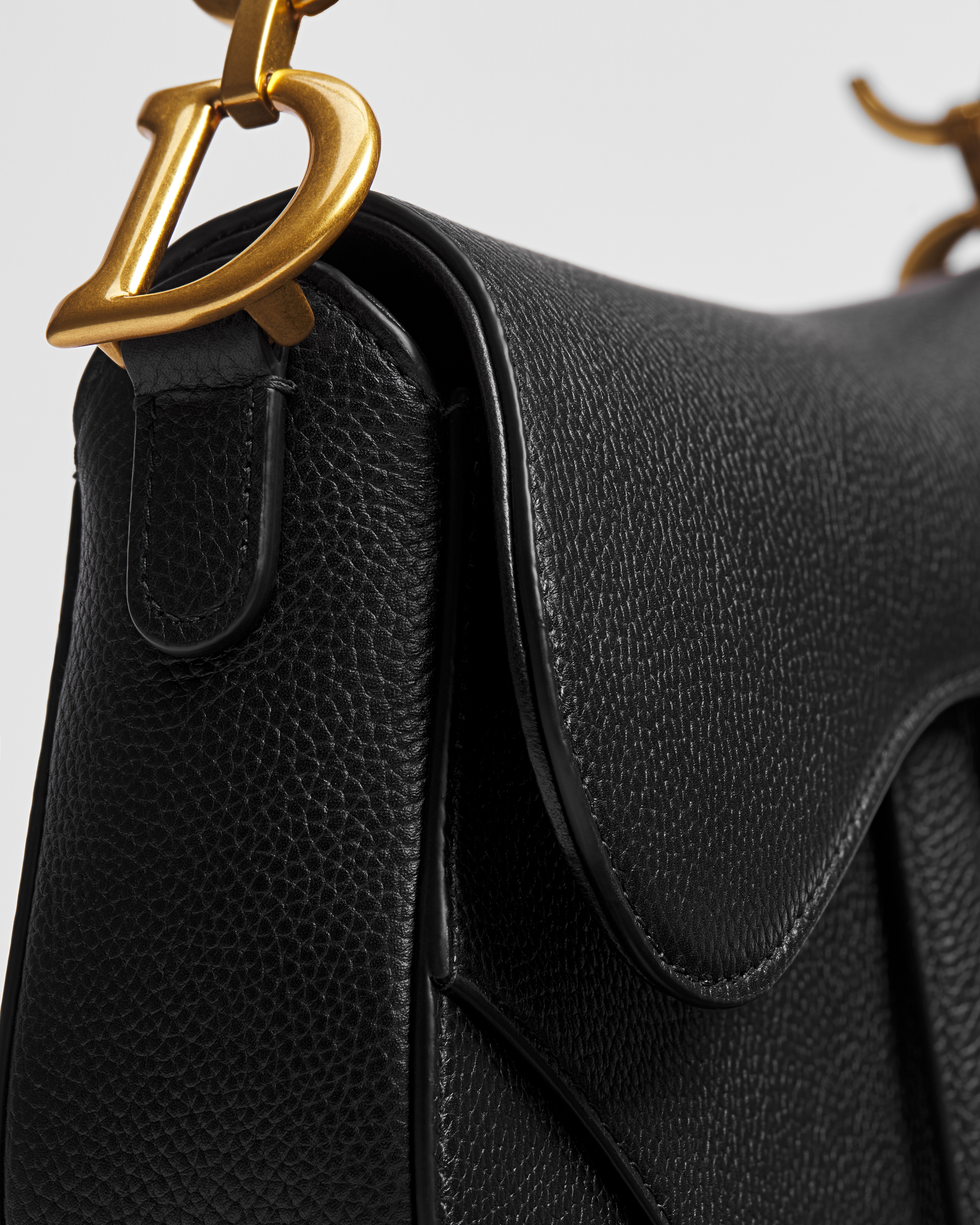 小号马鞍包（附肩带） 黑色粒面牛皮革 E10