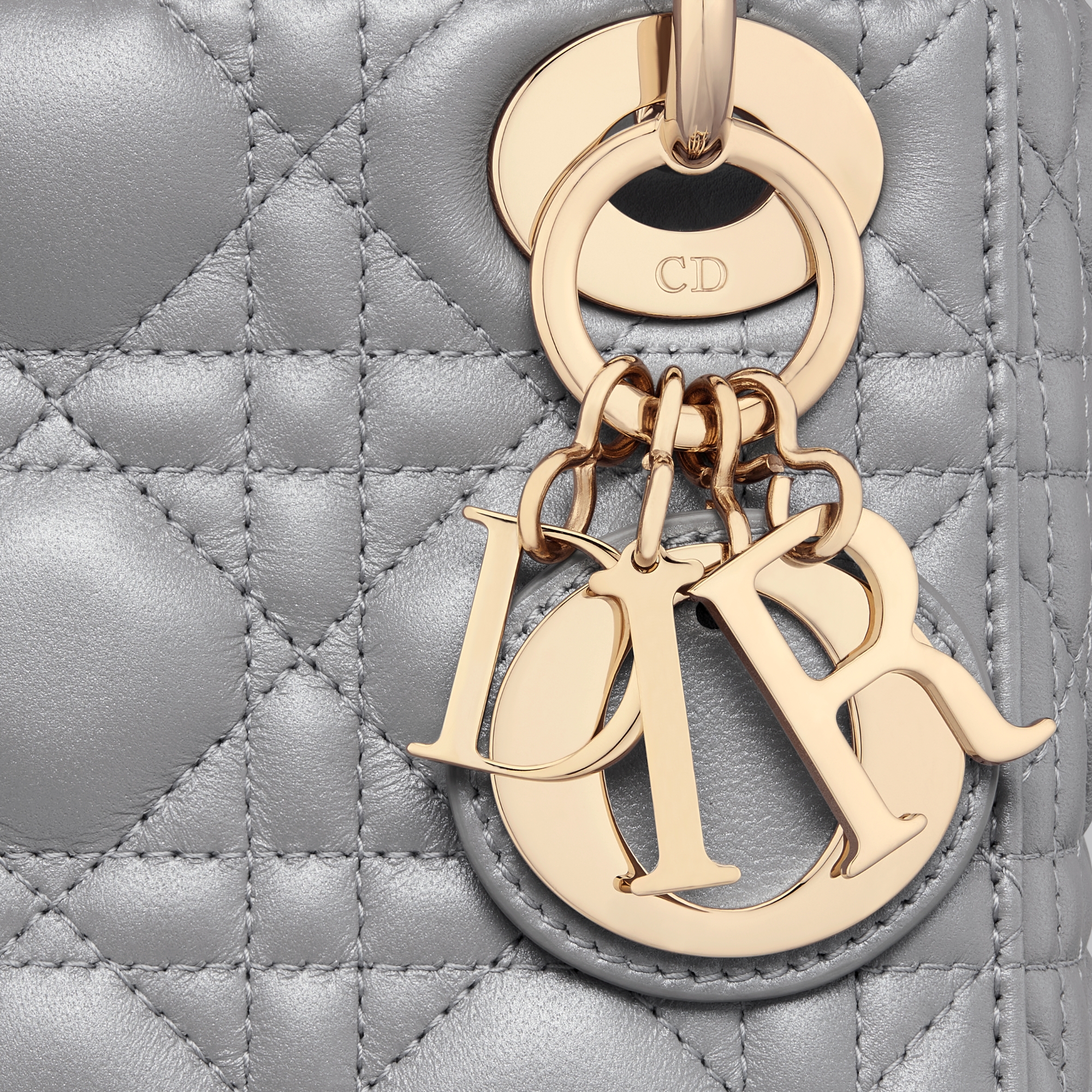 迷你 Lady Dior 手袋 灰乳白色珠光羊皮革藤格纹图案 E09