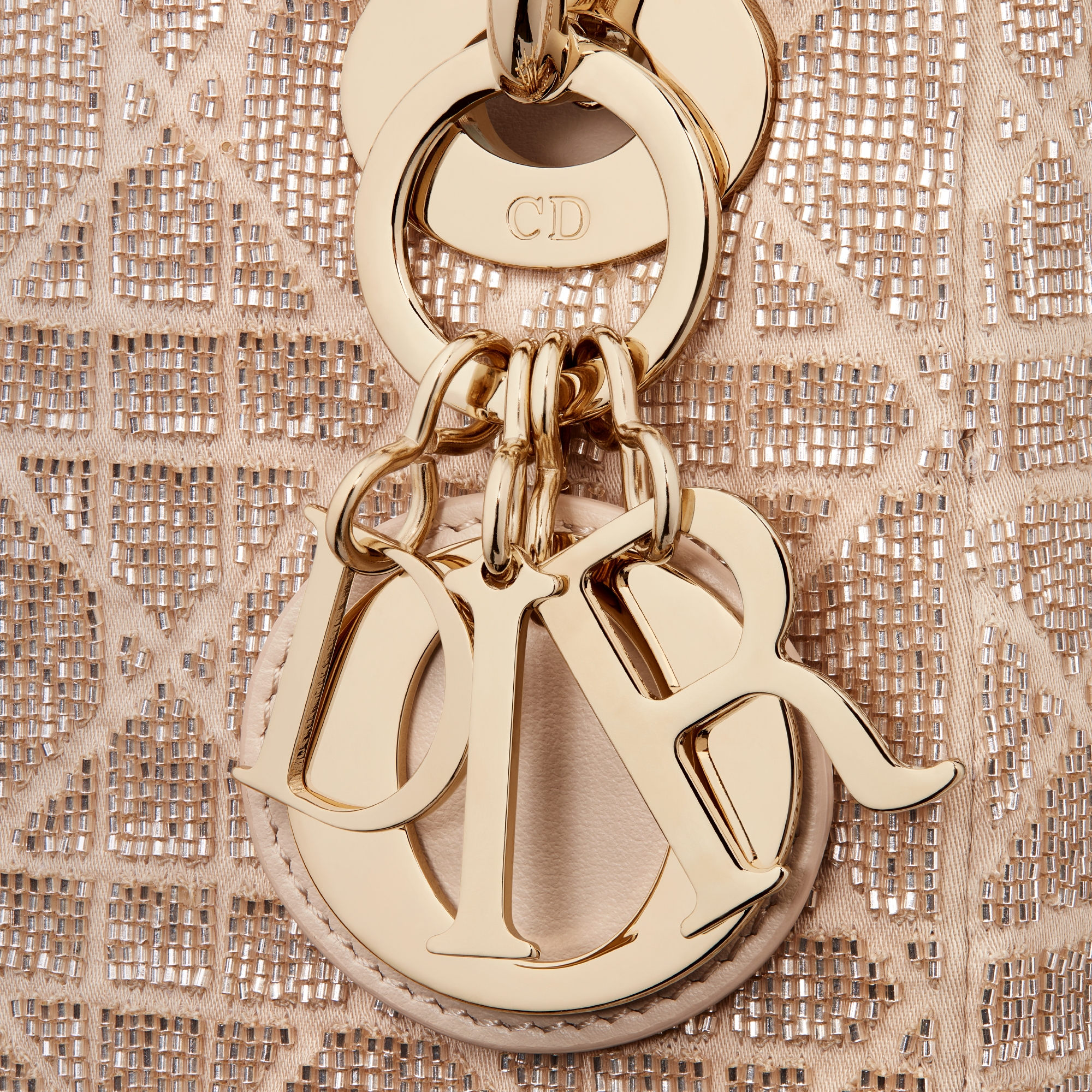 迷你 Lady Dior 手袋 焦糖米色棉质面料藤格纹迷你珠饰刺绣 E09