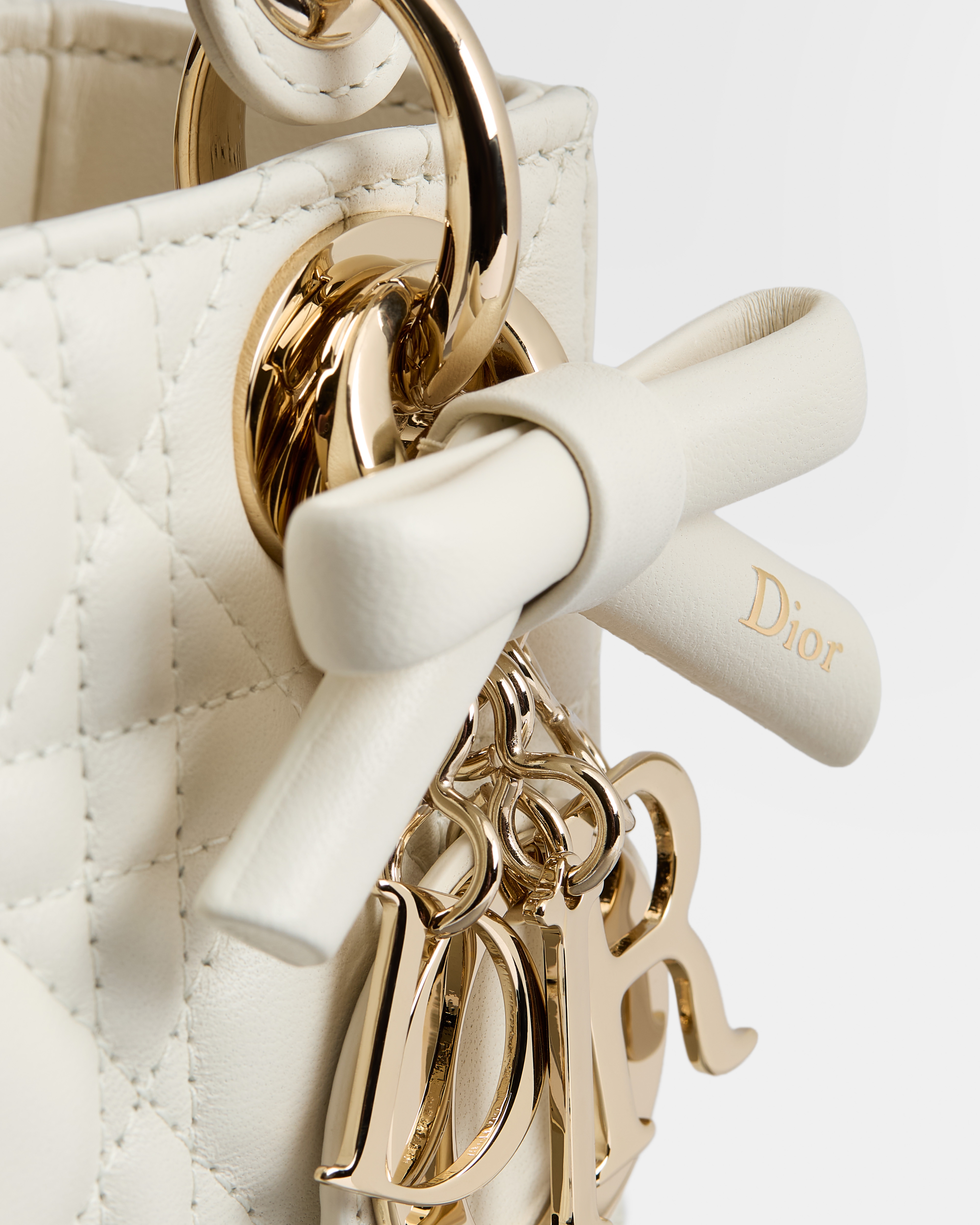 迷你 Lady Dior 手袋（附链条） 奶白色羊皮革藤格纹 E09