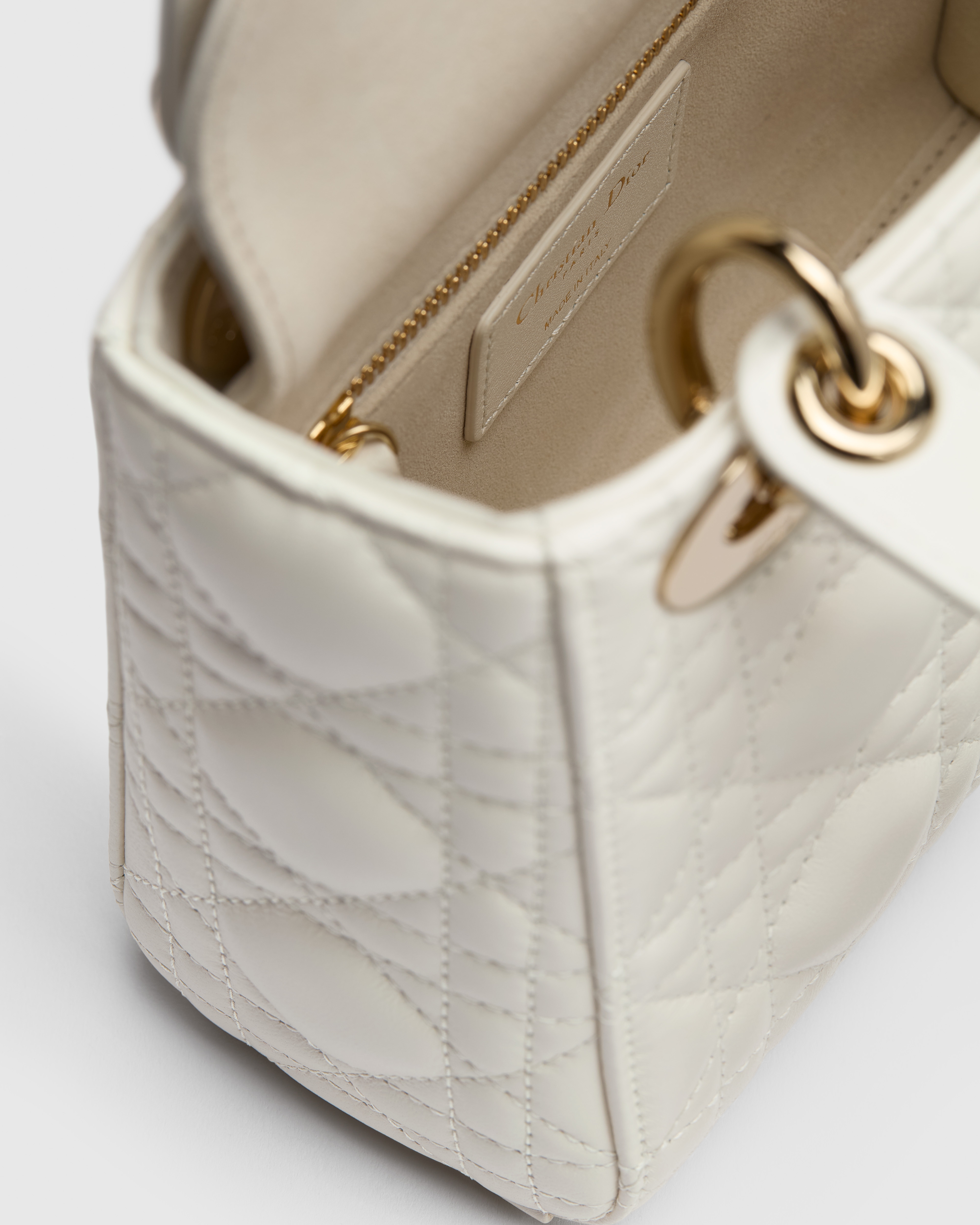 迷你 Lady Dior 手袋（附链条） 奶白色羊皮革藤格纹 E10