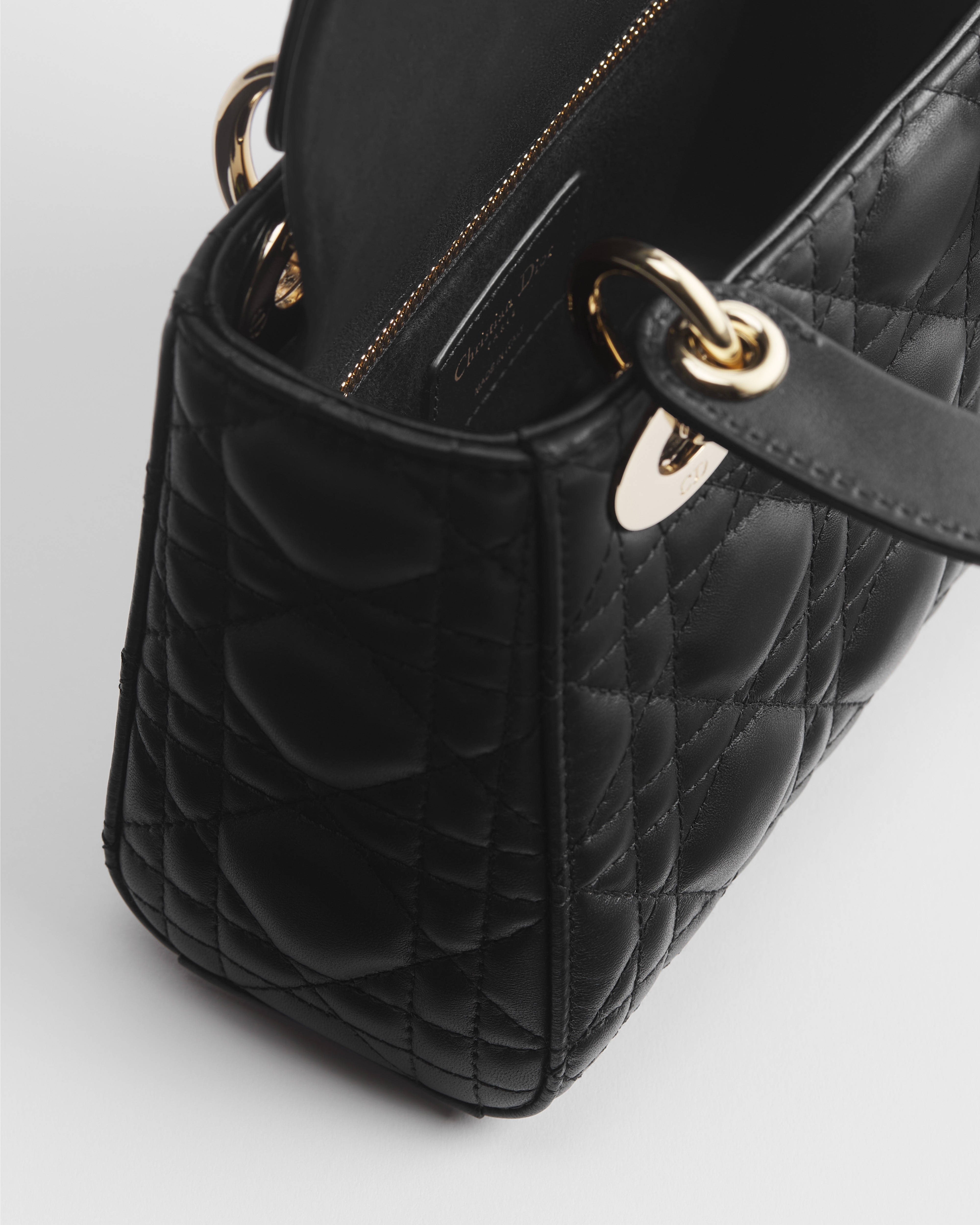 迷你 Lady Dior 手袋（附链条） 黑色羊皮革藤格纹 E06