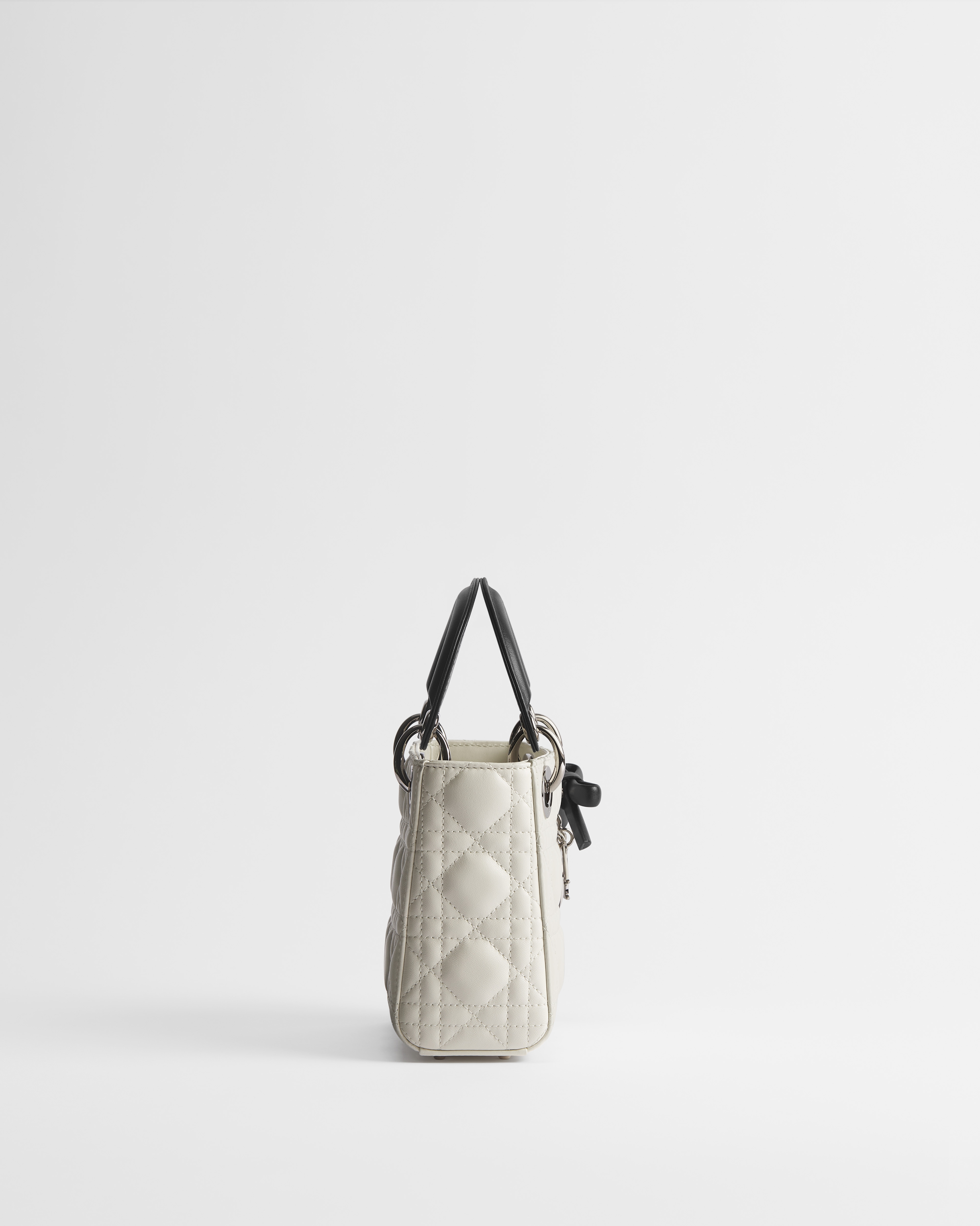 Dior Or 迷你 Lady Dior 手袋（附链条） 奶白色和黑色羊皮革藤格纹 E02