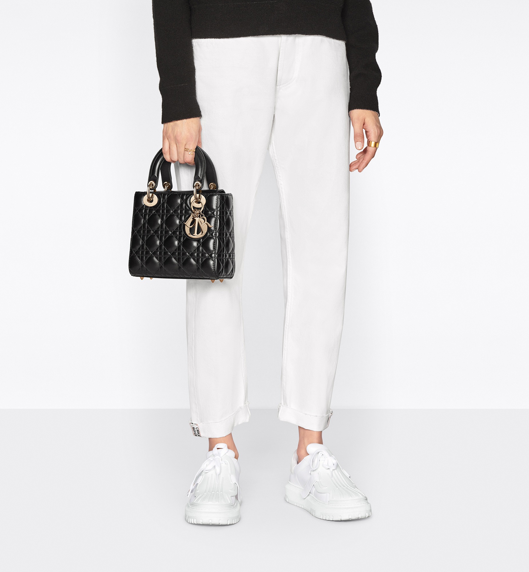 小号 Lady Dior 手袋 米棕色和饼干色双色羊皮革藤格纹 E12