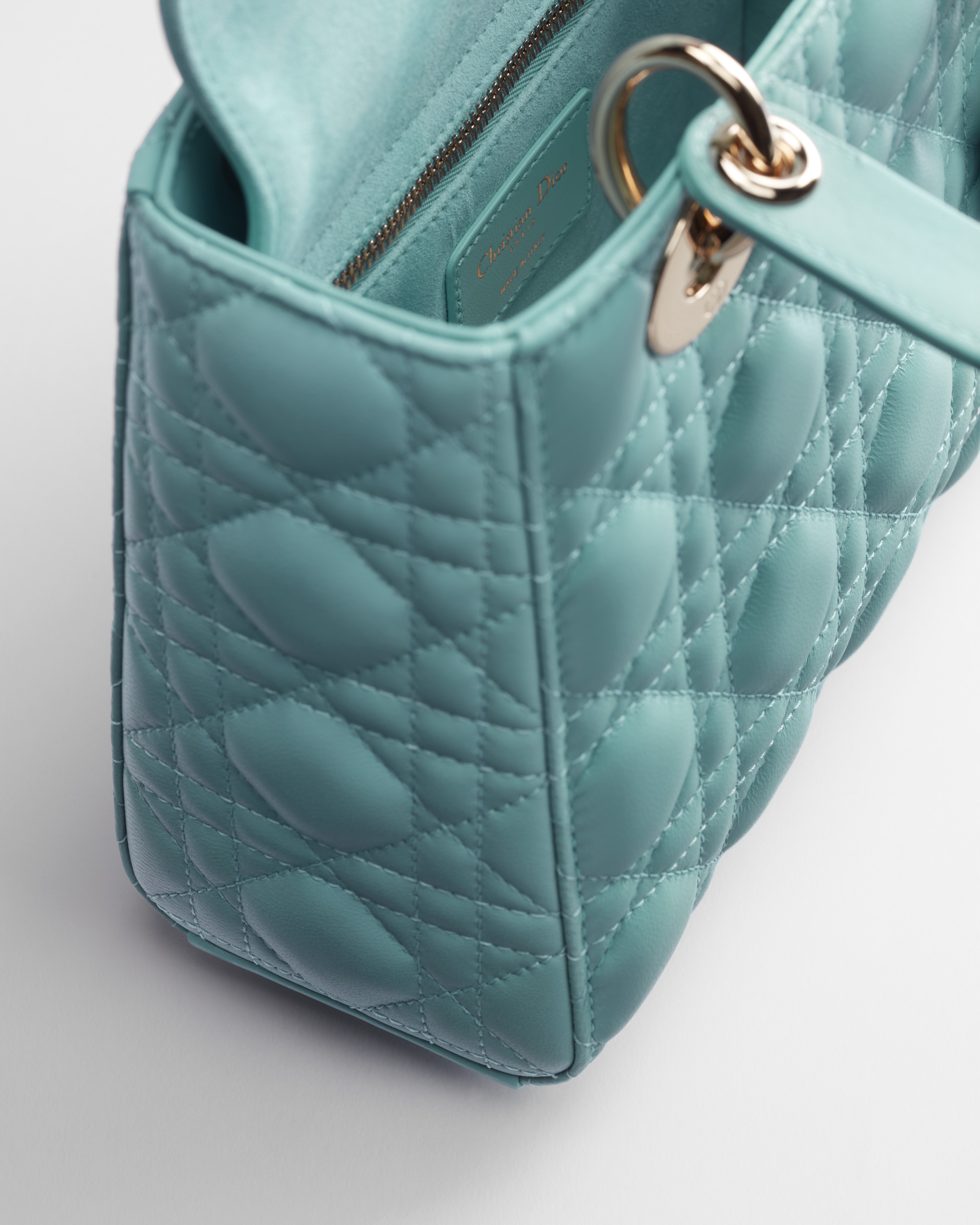 小号 Lady Dior 手袋（附肩带） 碧玺蓝羊皮革藤格纹 E06