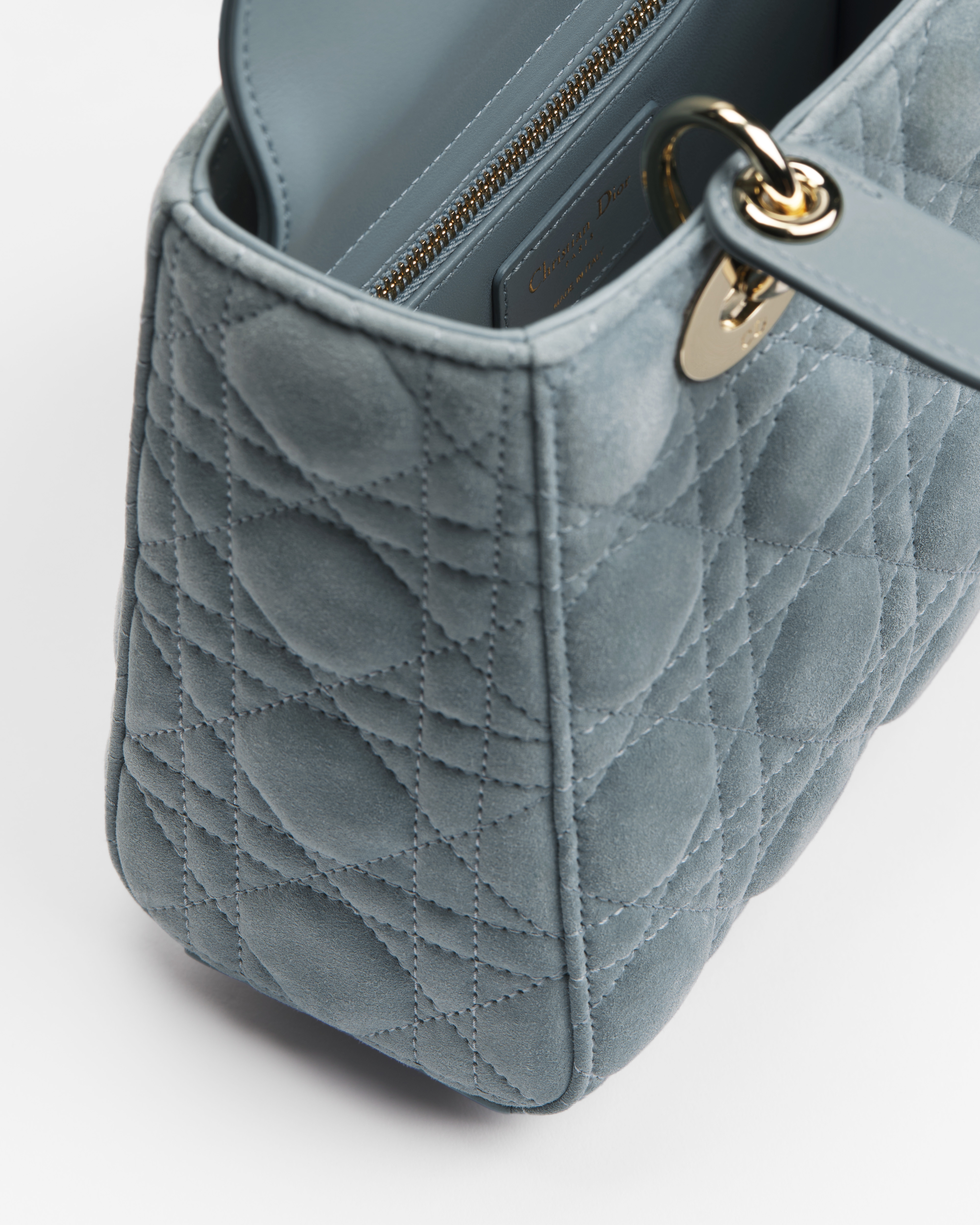 小号 Lady Dior 手袋（附肩带） 天蓝色绒面牛皮革藤格纹 E06